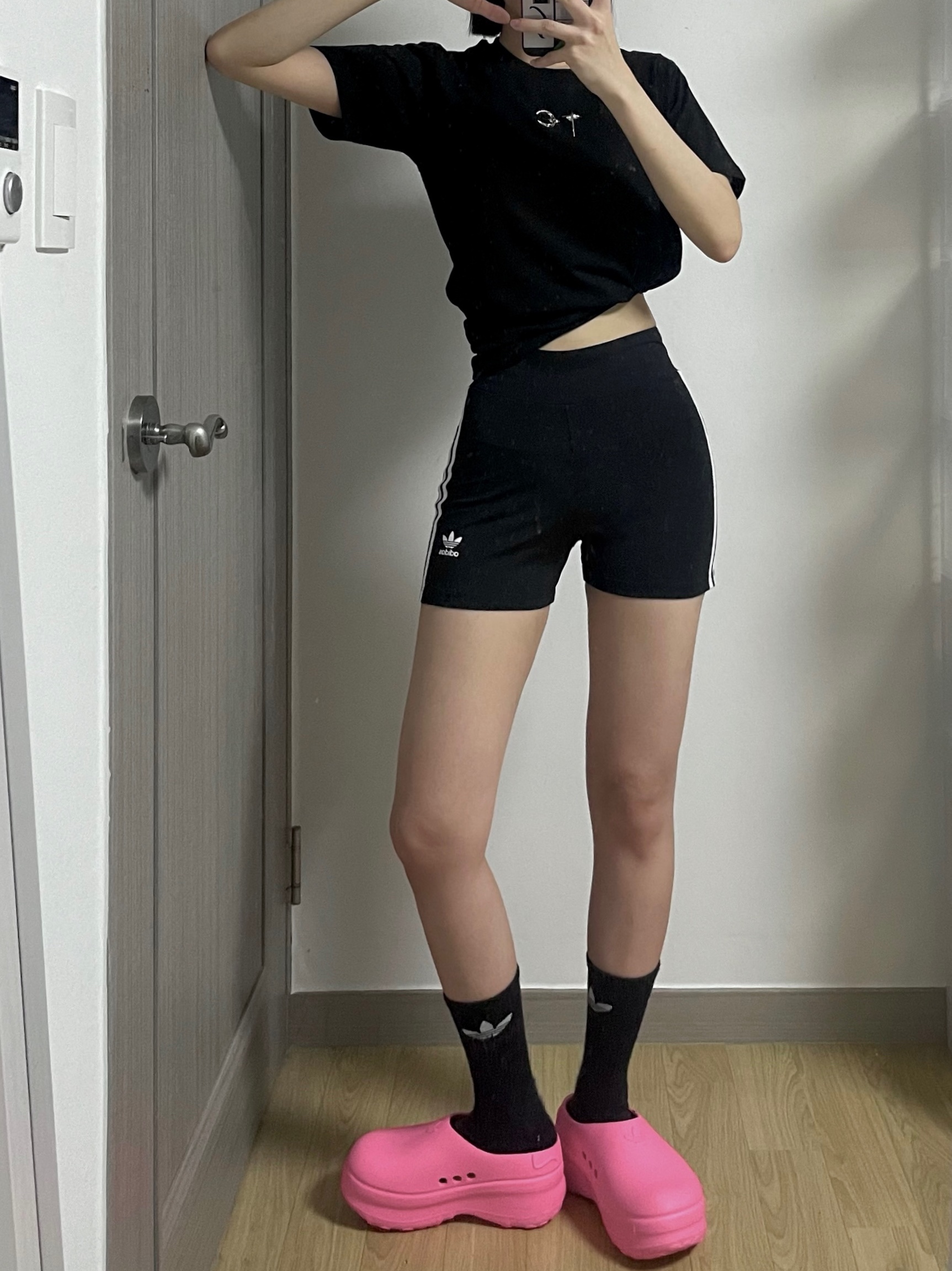 (W) Adidas Adifom Stan Smith Mule Lucid Pink, Thug Club Back T-Shirt Slim Black 착용 스타일