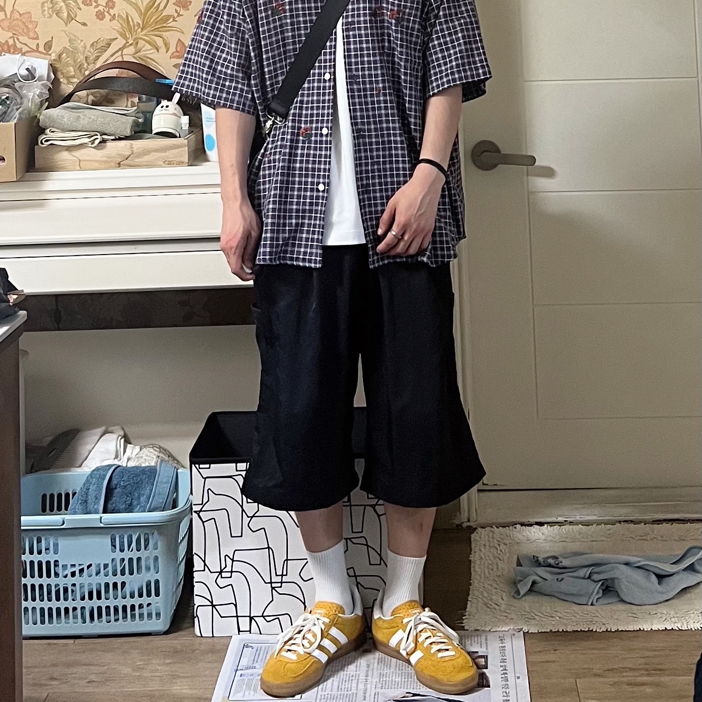 (W) Adidas Gazelle Indoor Orange Peel Cloud White 착용 스타일