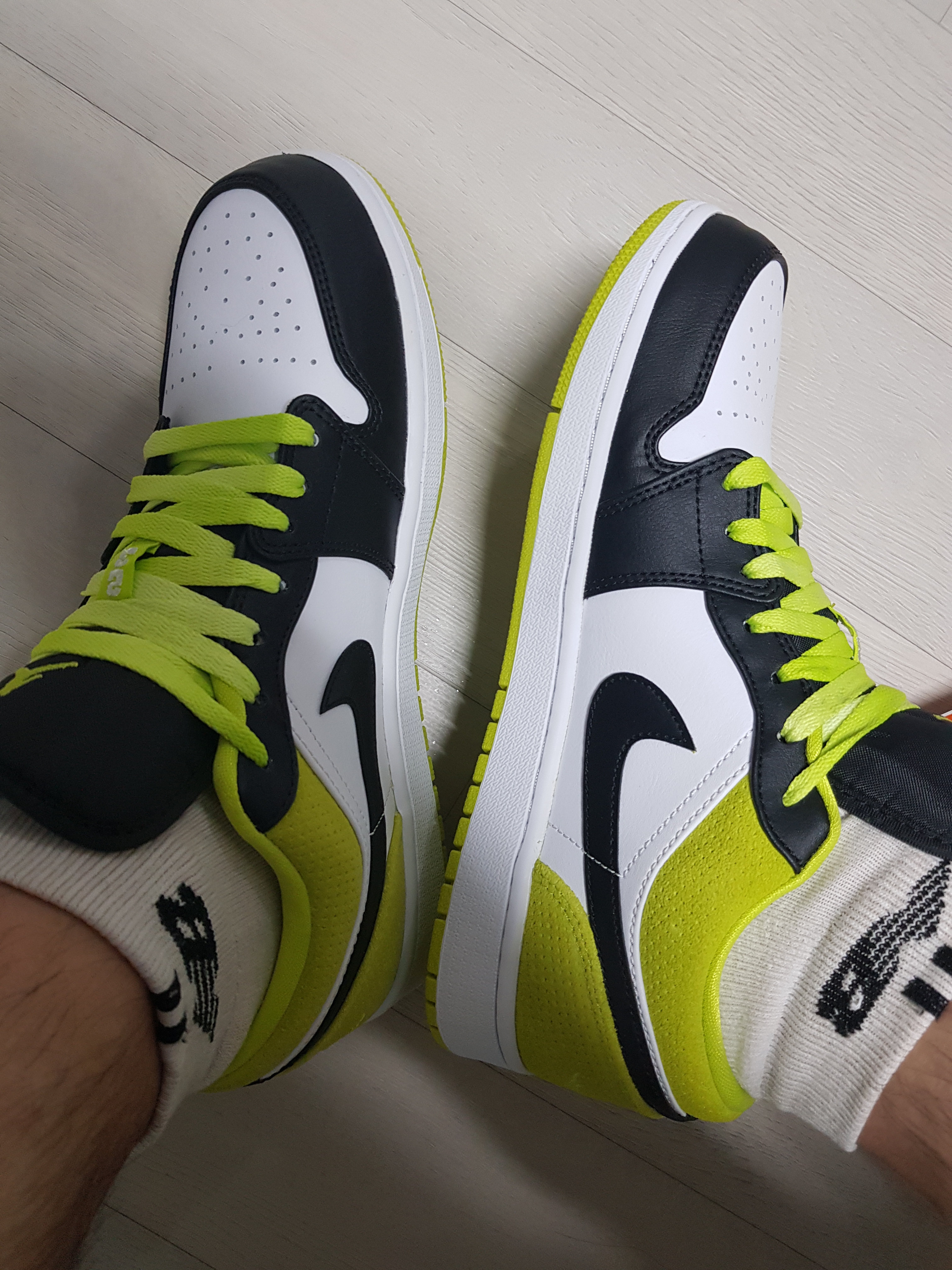 Jordan 1 Low SE Cyber Green 착용 스타일