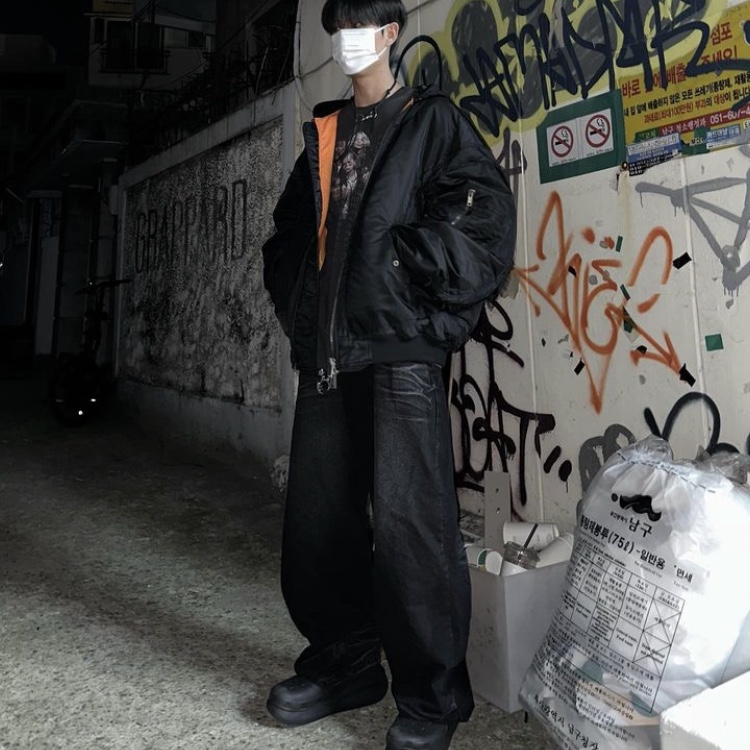 [KREAM 단독] OMO Loosing Denim Pants Washed Black 착용 스타일 - 2