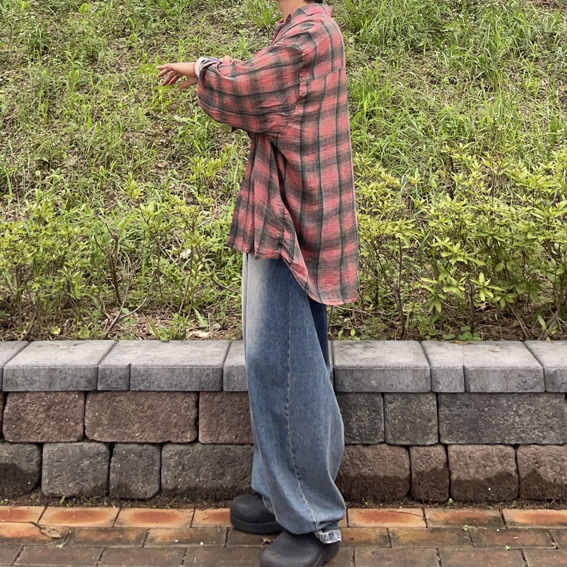 Our Legacy Borrowed Shirt Big Lumbercheck Print 착용 스타일 - 3