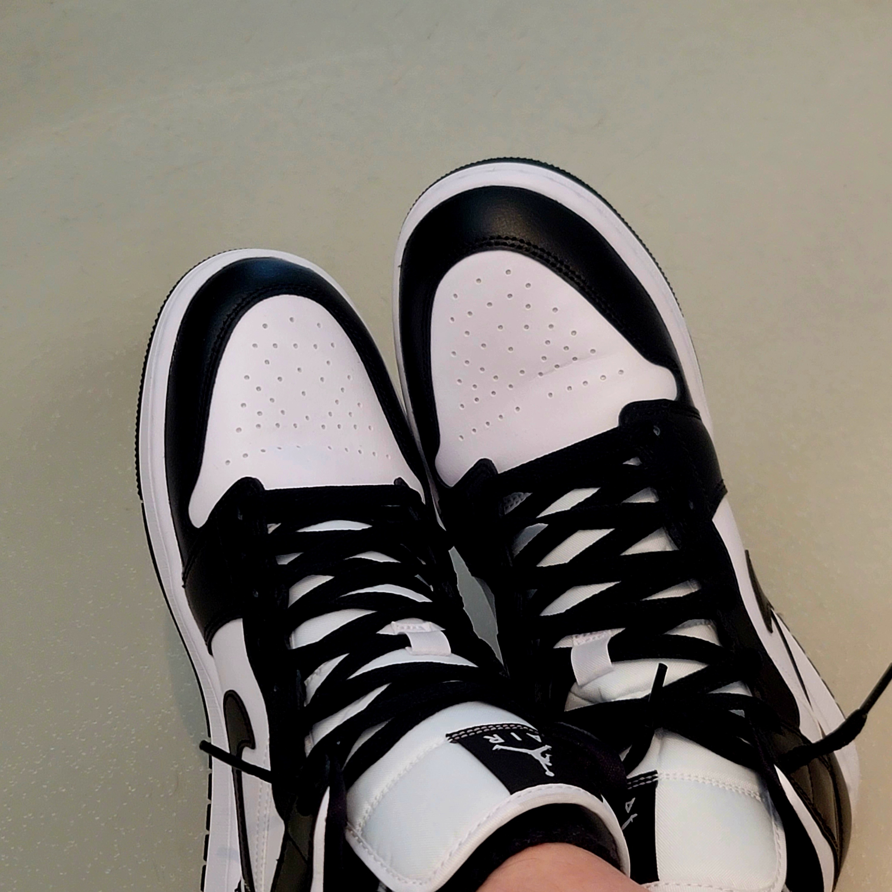 (W) Jordan 1 Mid White Black 착용 스타일