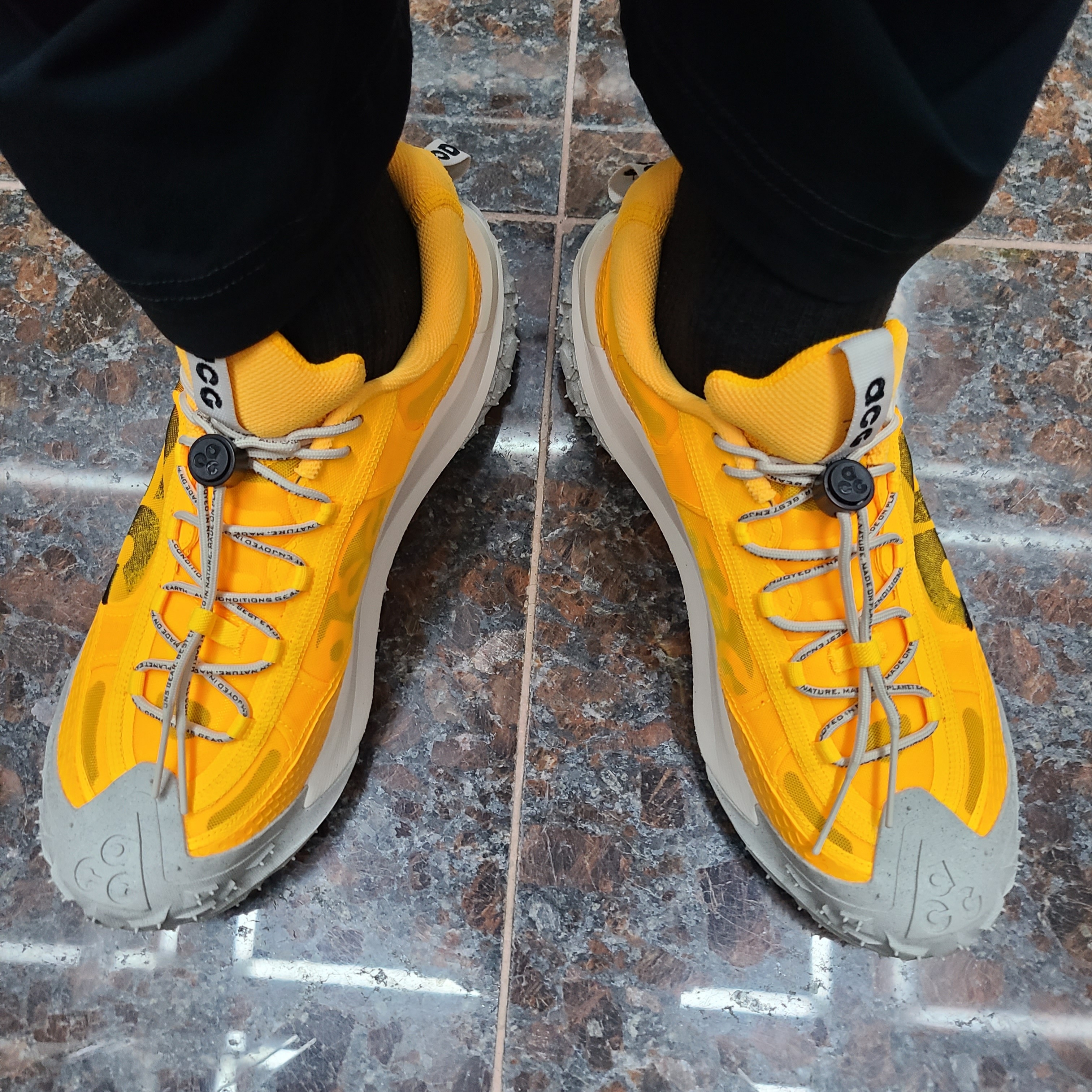 Nike ACG Mountain Fly 2 Low Laser Orange, Nike ACG Smith Summit Cargo Pants Black - Asia 착용 스타일 - 1