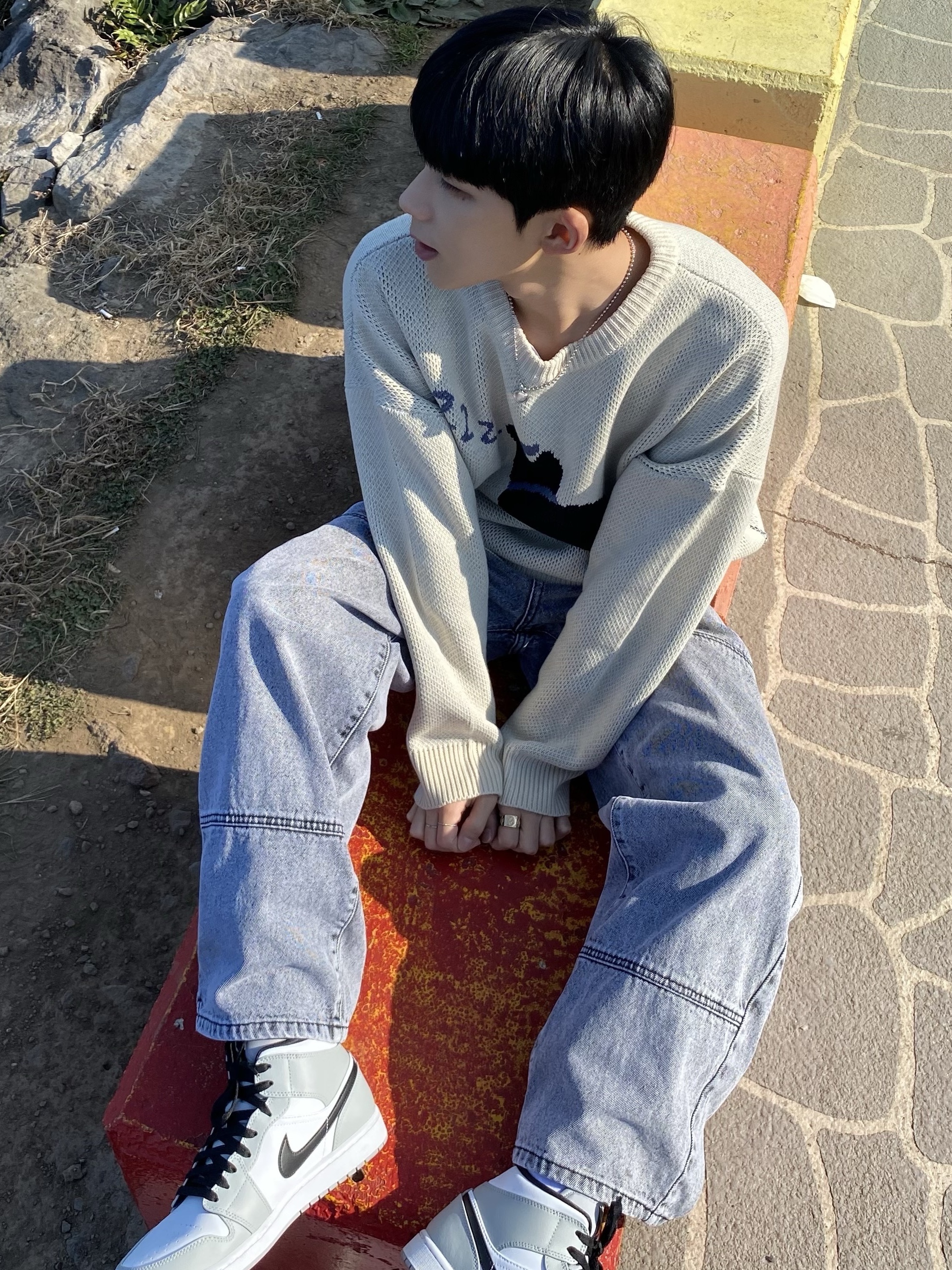 Jordan 1 Mid Light Smoke Grey 착용 스타일 - 2