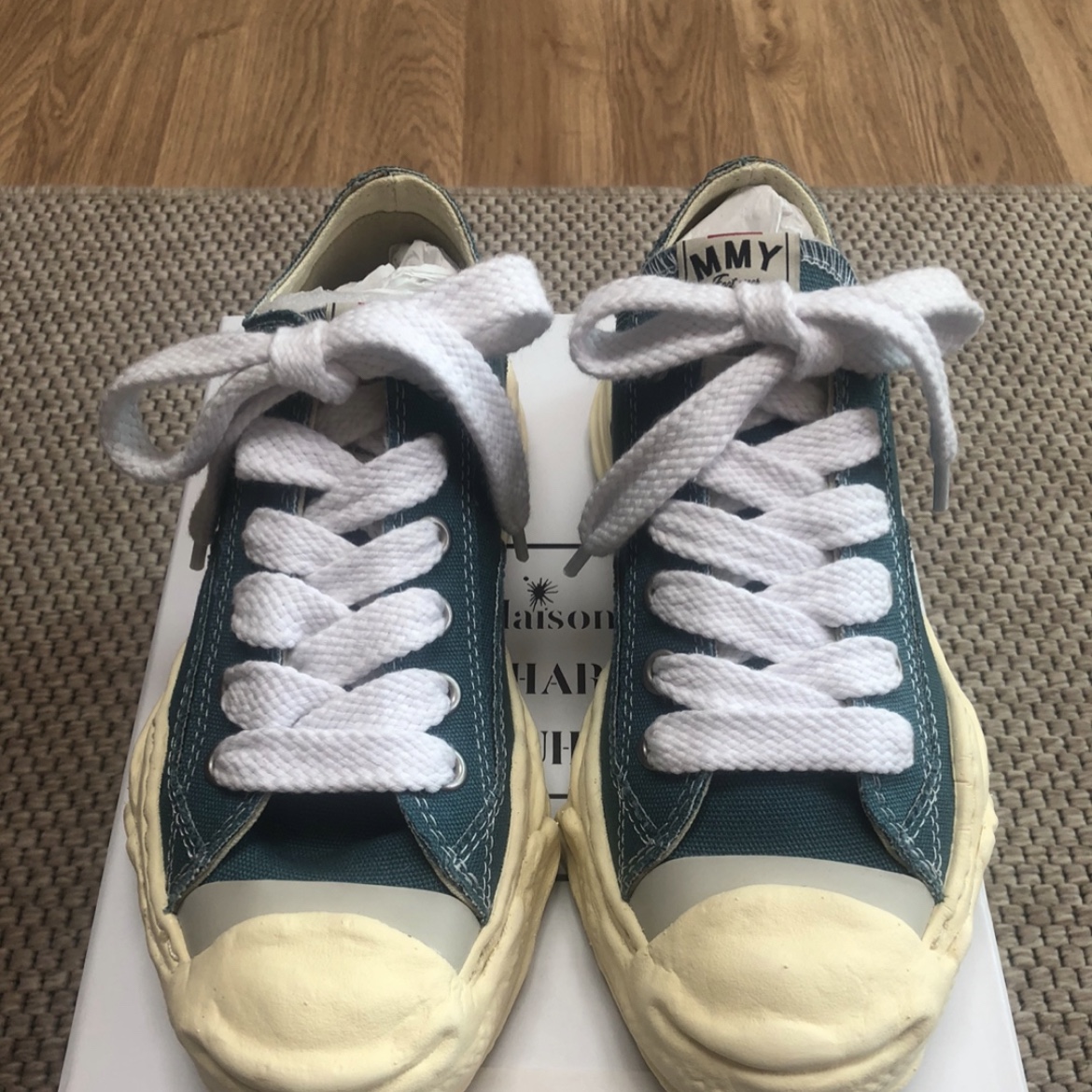 Maison Mihara Yasuhiro Hank VL OG Sole Canvas Low-top Sneakers Blue 착용 스타일