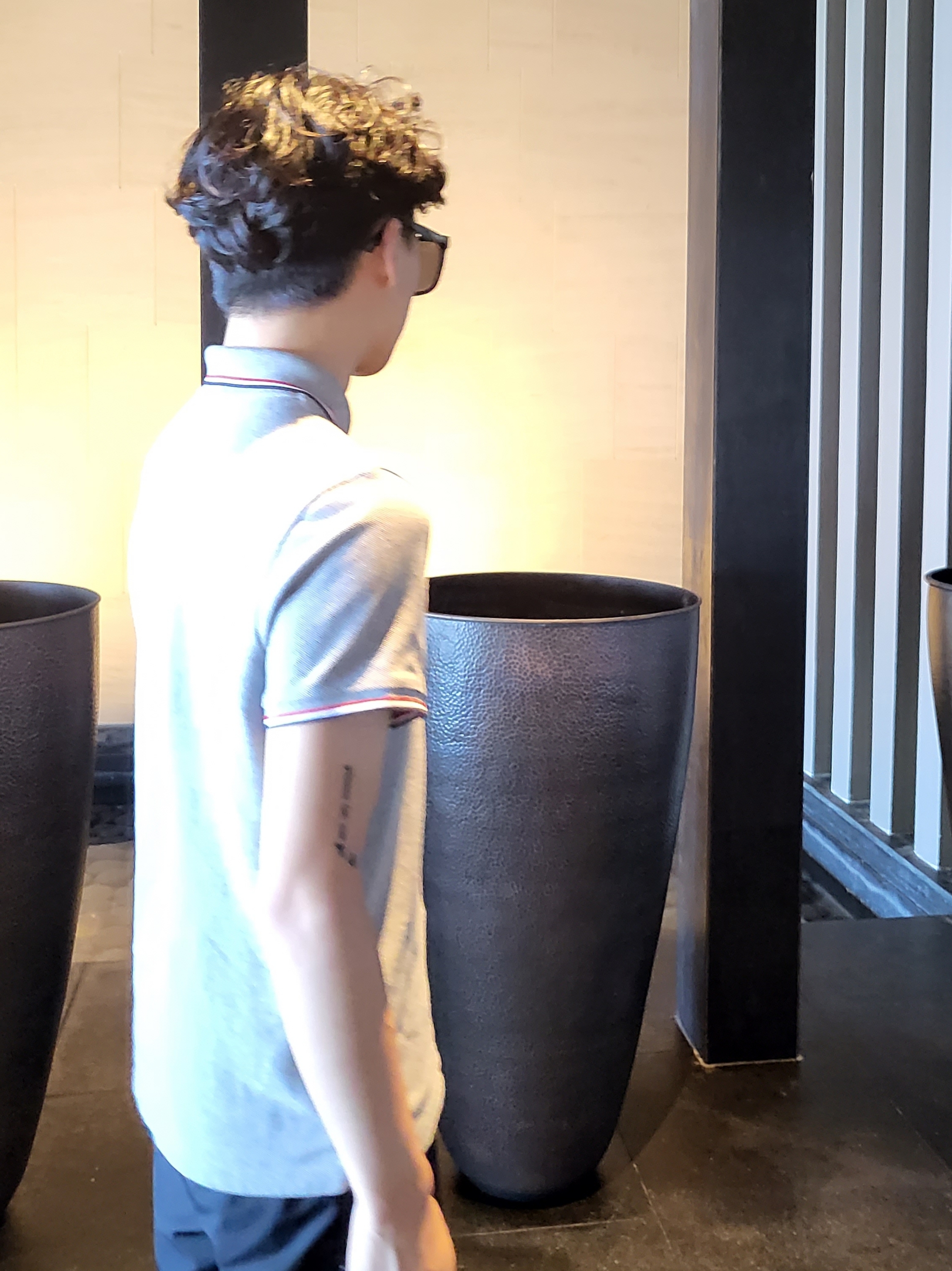 Moncler Logo Polo Shirt Grey - 23SS 착용 스타일 - 2