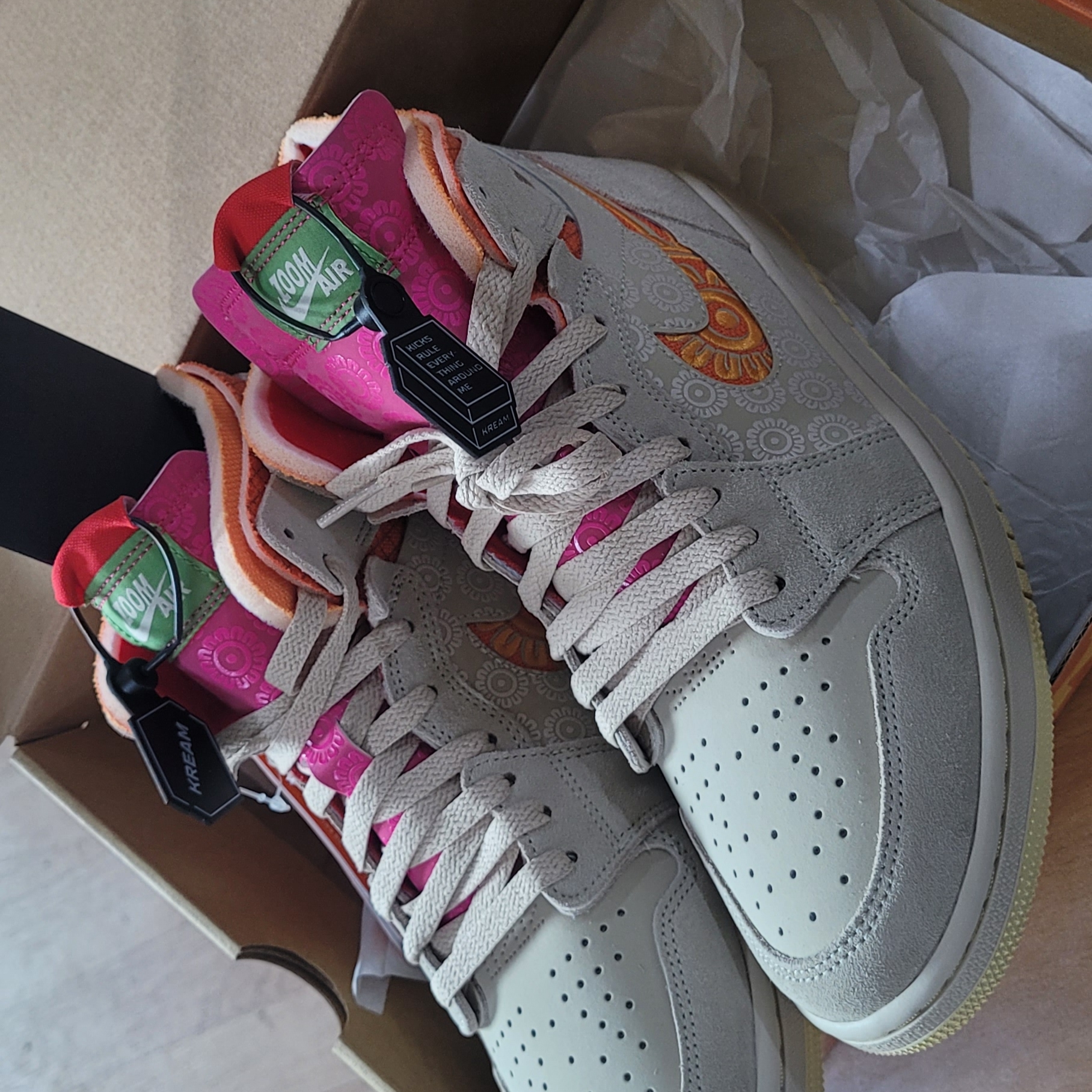 Jordan 1 Zoom Air CMFT Somos Familia Dia De Muertos 착용 스타일