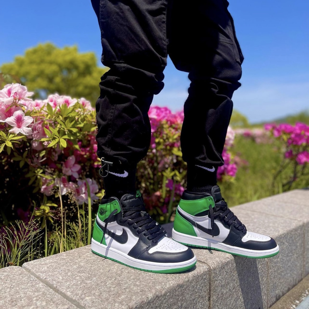 Jordan 1 Retro High OG Black and Lucky Green 착용 스타일 - 3