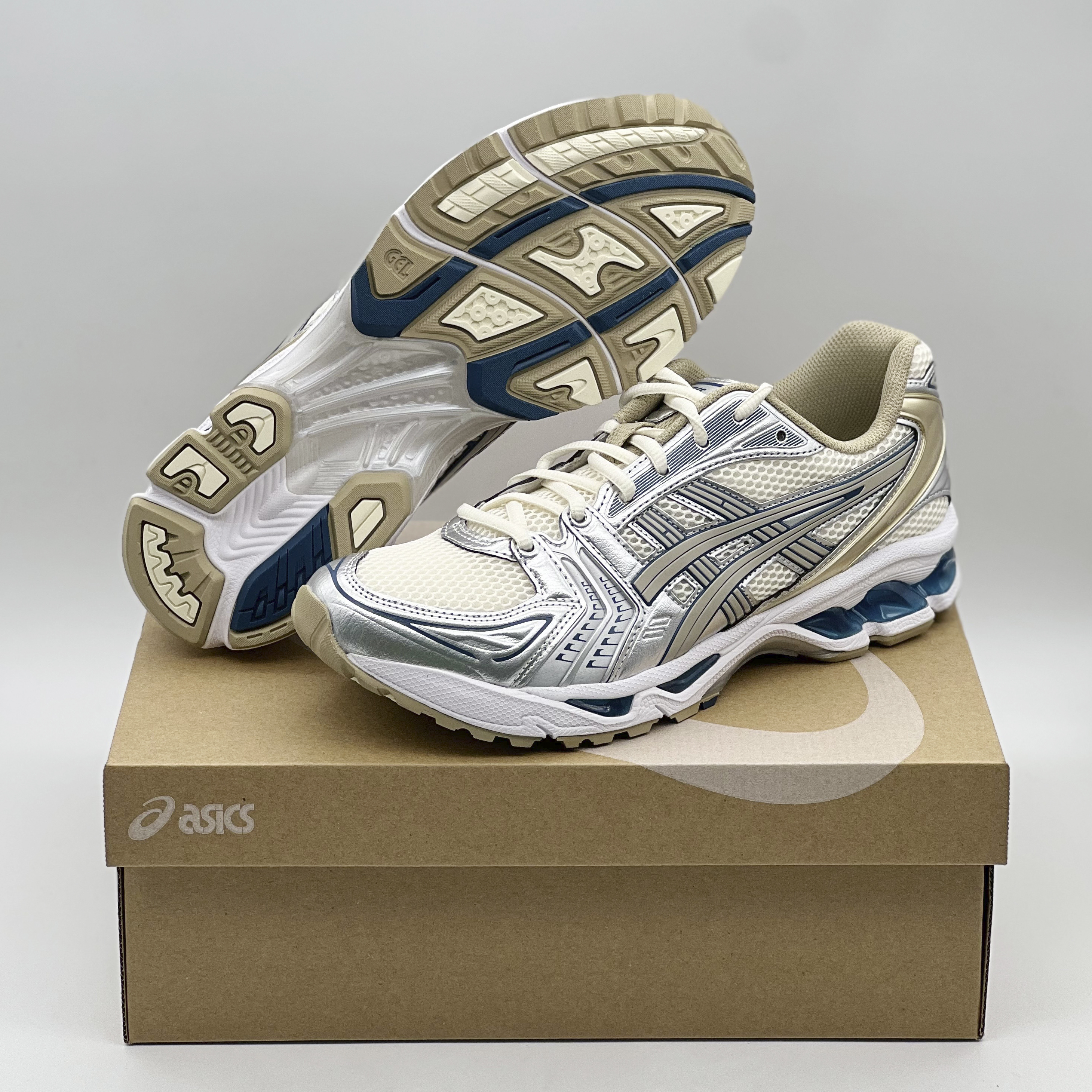 Asics Gel-Kayano 14 Cream Pure Silver 착용 스타일 - 1