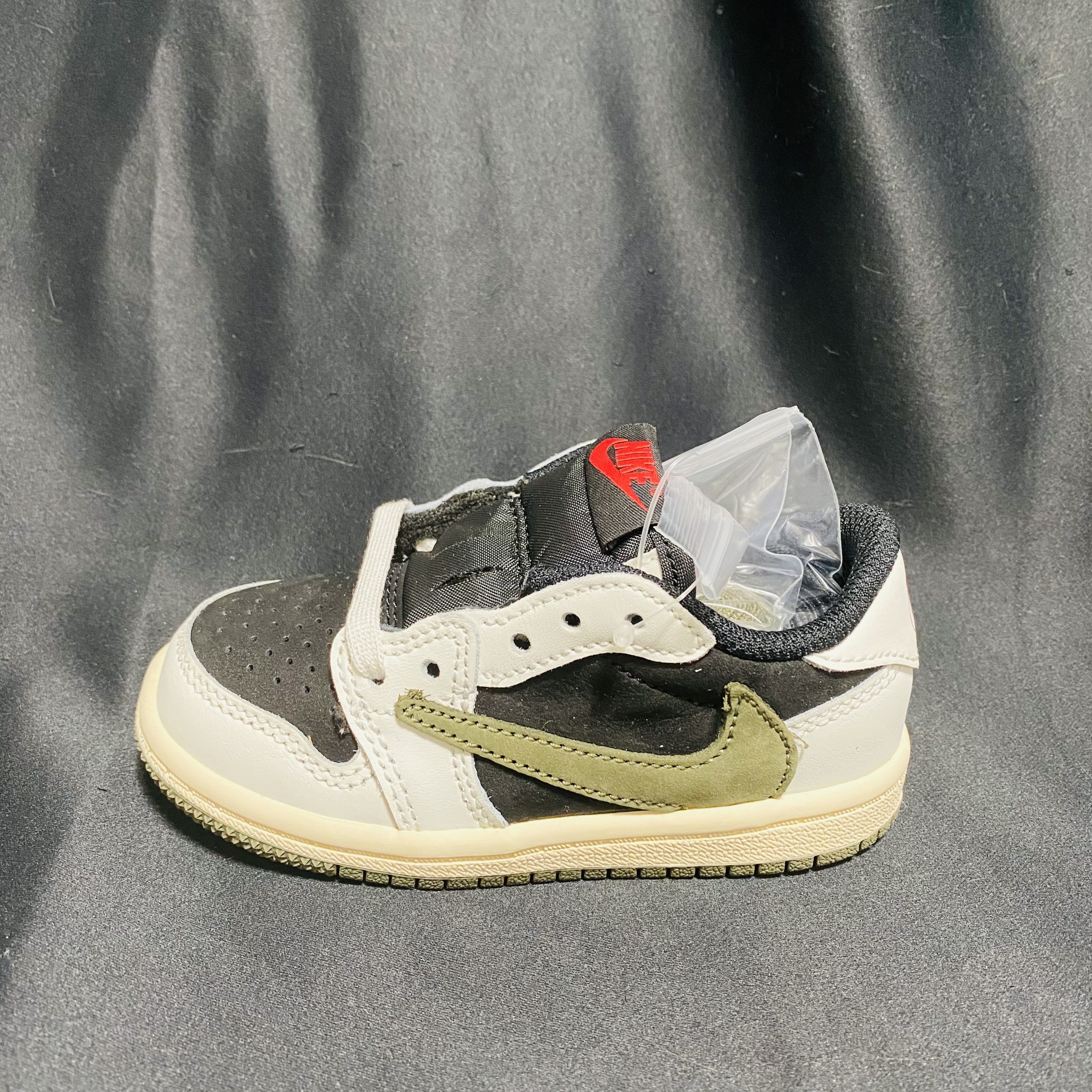 (TD) Jordan 1 x Travis Scott Retro Low OG SP Medium Olive 착용 스타일 - 1