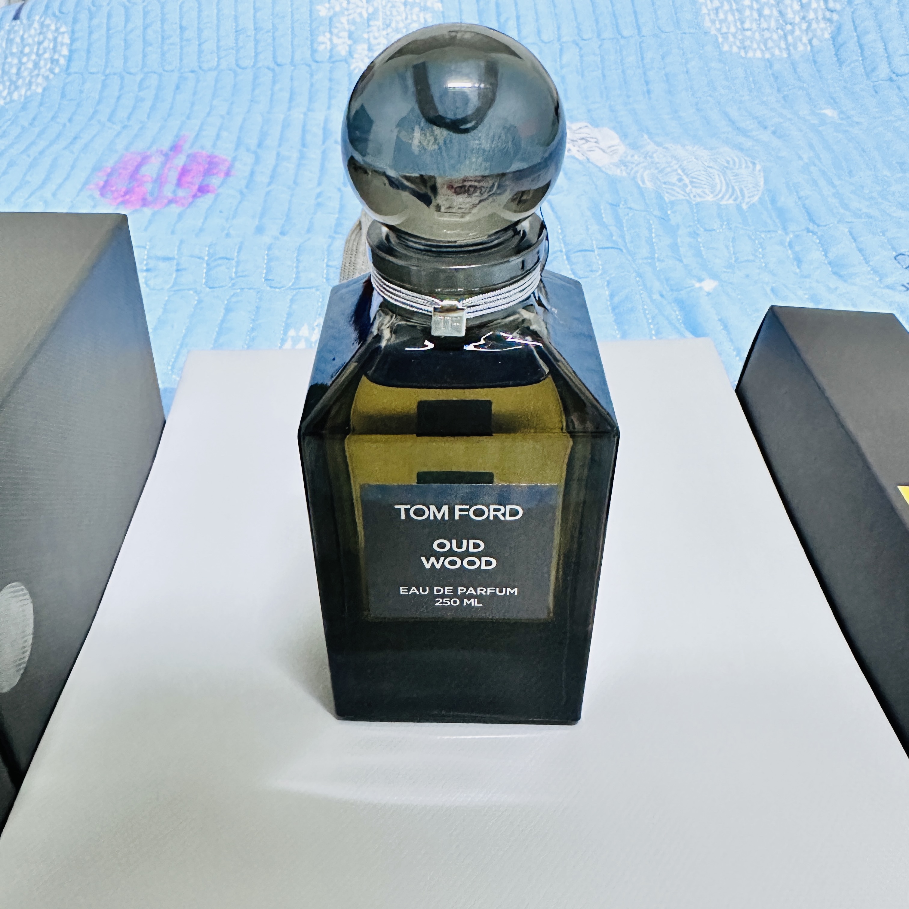 Tom Ford Oud Wood Eau De Parfum 250ml 착용 스타일 - 1