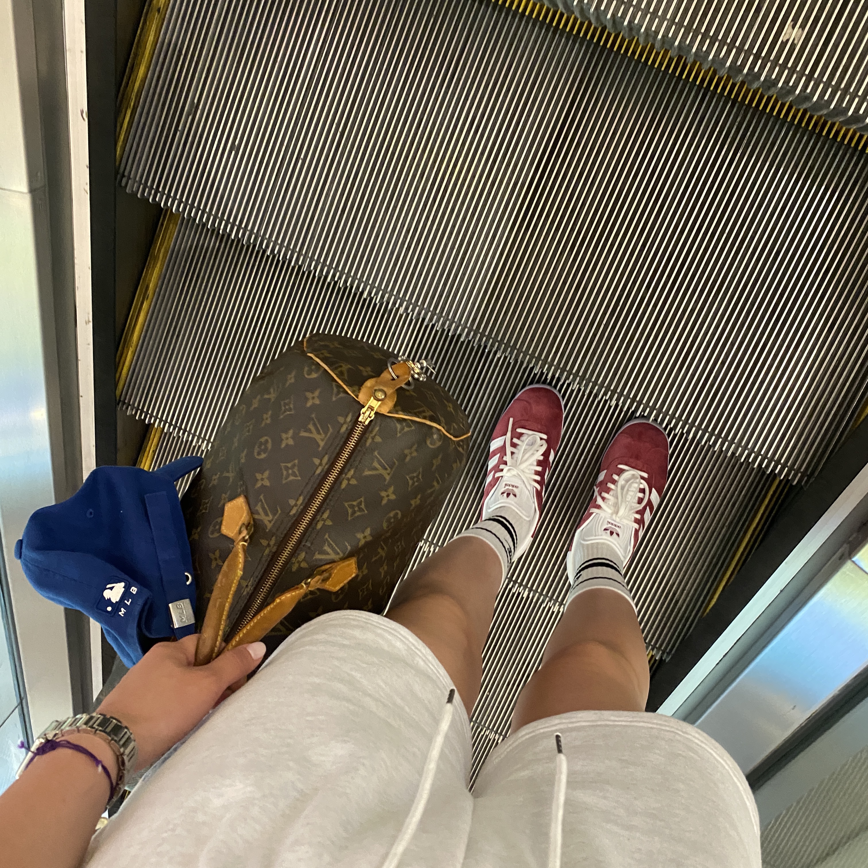 Adidas Gazelle Collegiate Burgundy 착용 스타일