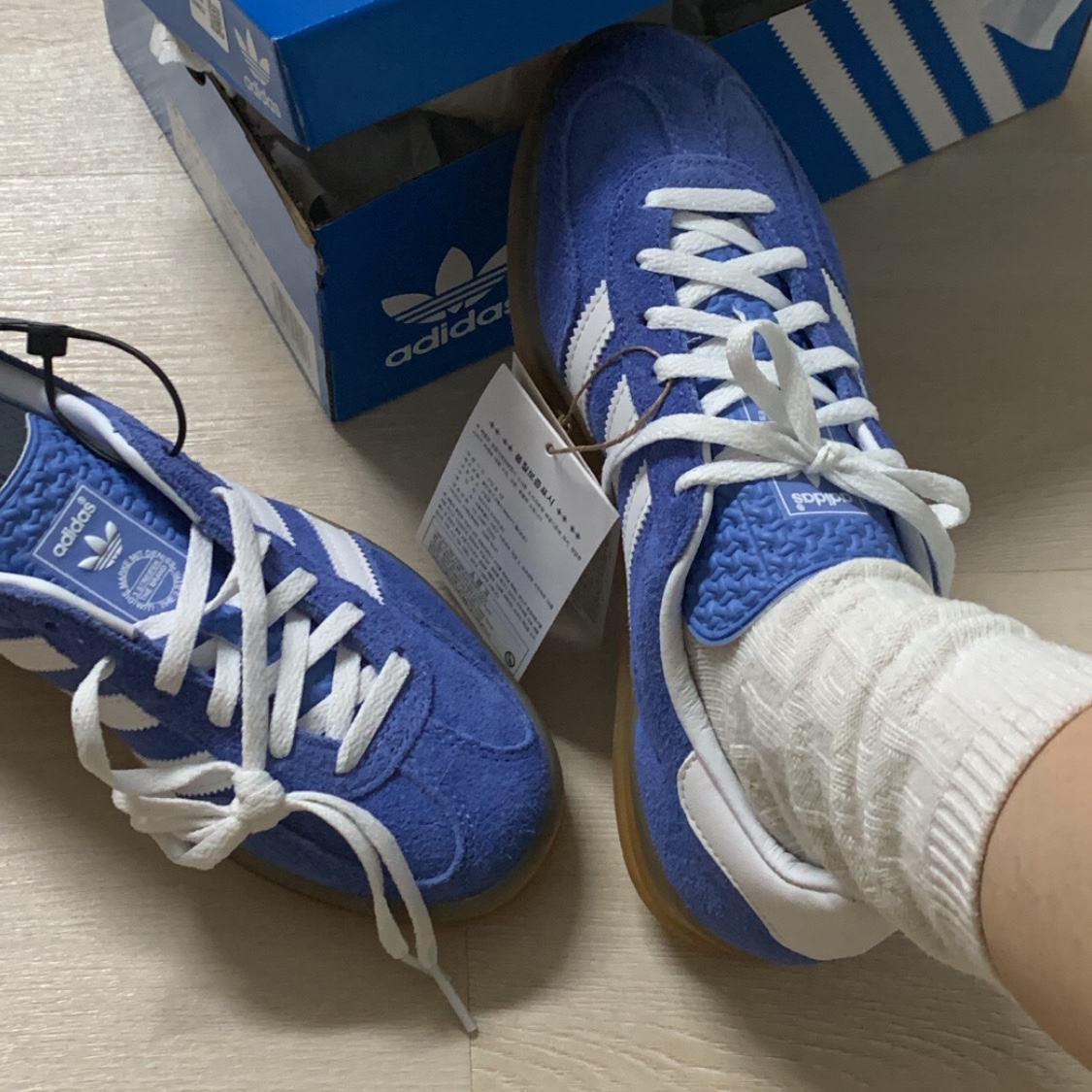 (W) Adidas Gazelle Indoor Blue Fusion Cloud White 착용 스타일