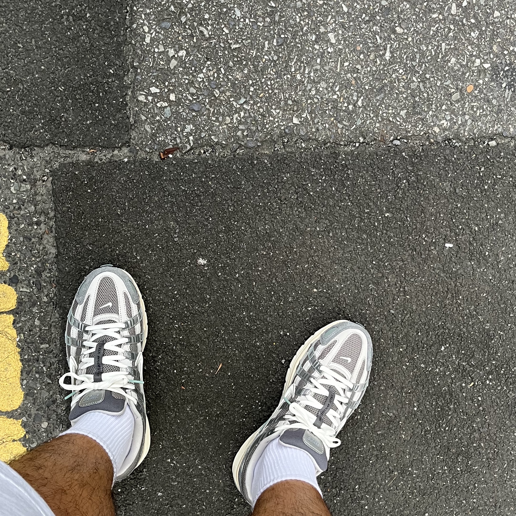 Nike P-6000 Flat Pewter Light Iron Ore 착용 스타일