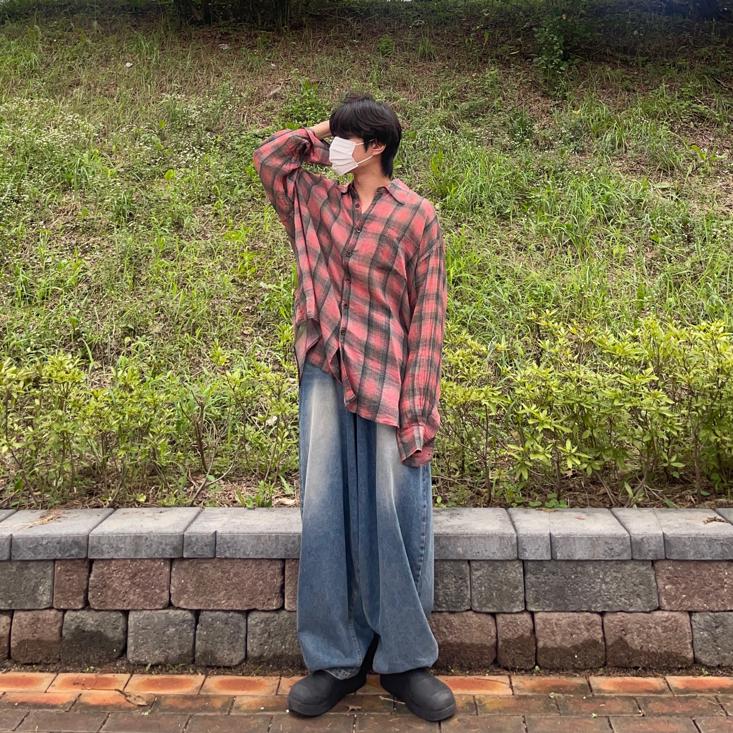 Our Legacy Borrowed Shirt Big Lumbercheck Print 착용 스타일 - 1