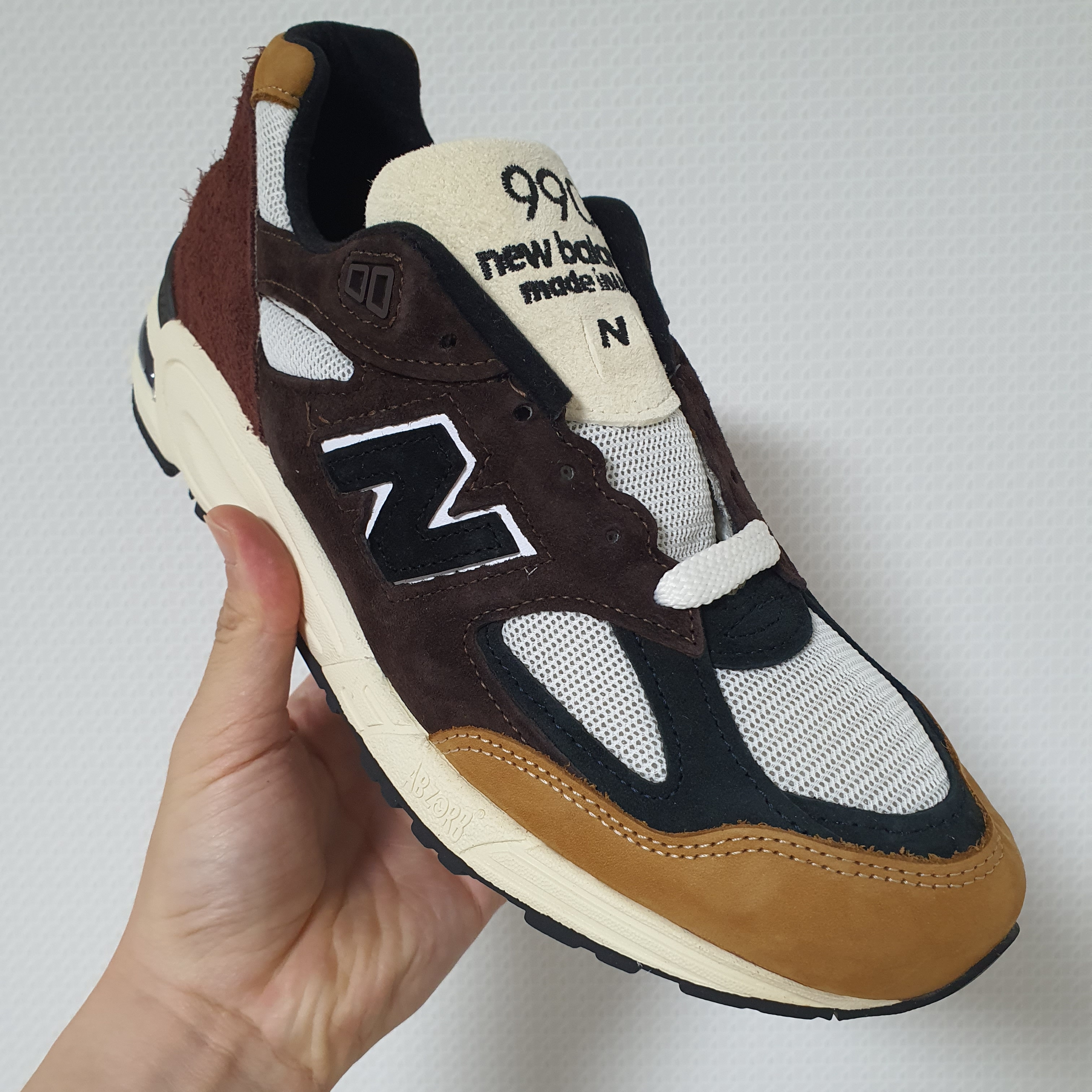 New Balance 990v2 Made in USA Brown Beige 착용 스타일