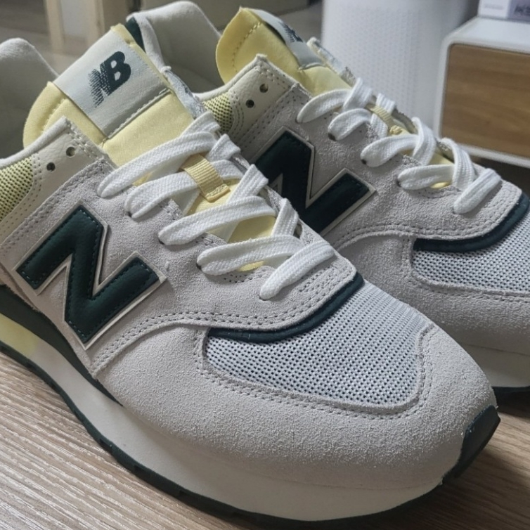 New Balance 574 Legacy White Green 착용 스타일