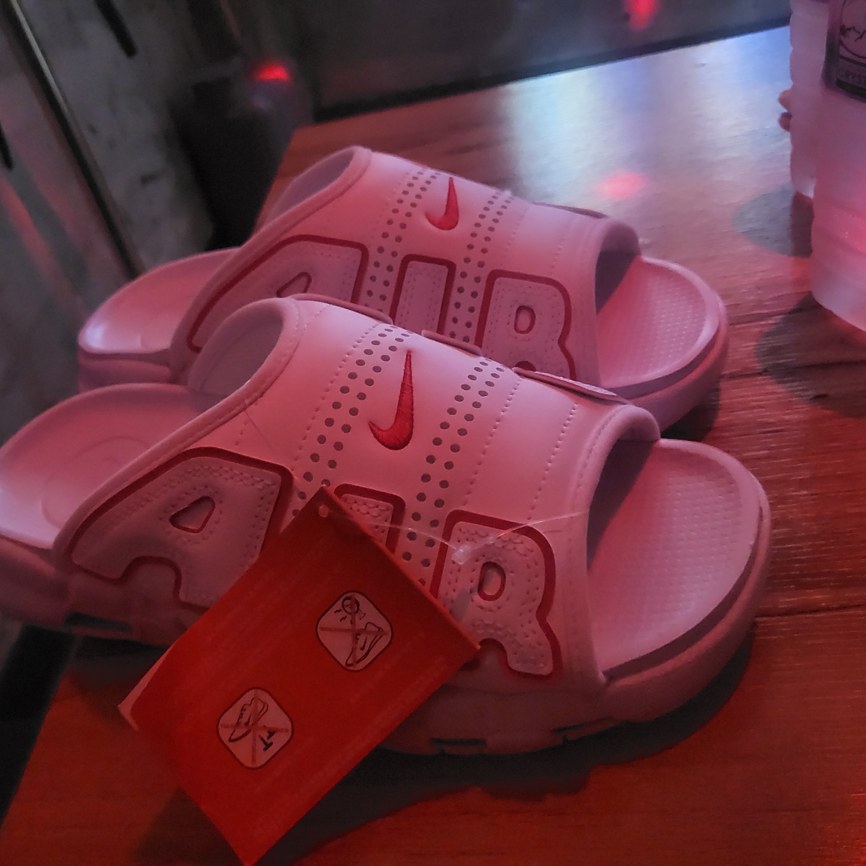Nike Air More Uptempo Slide White University Red 착용 스타일
