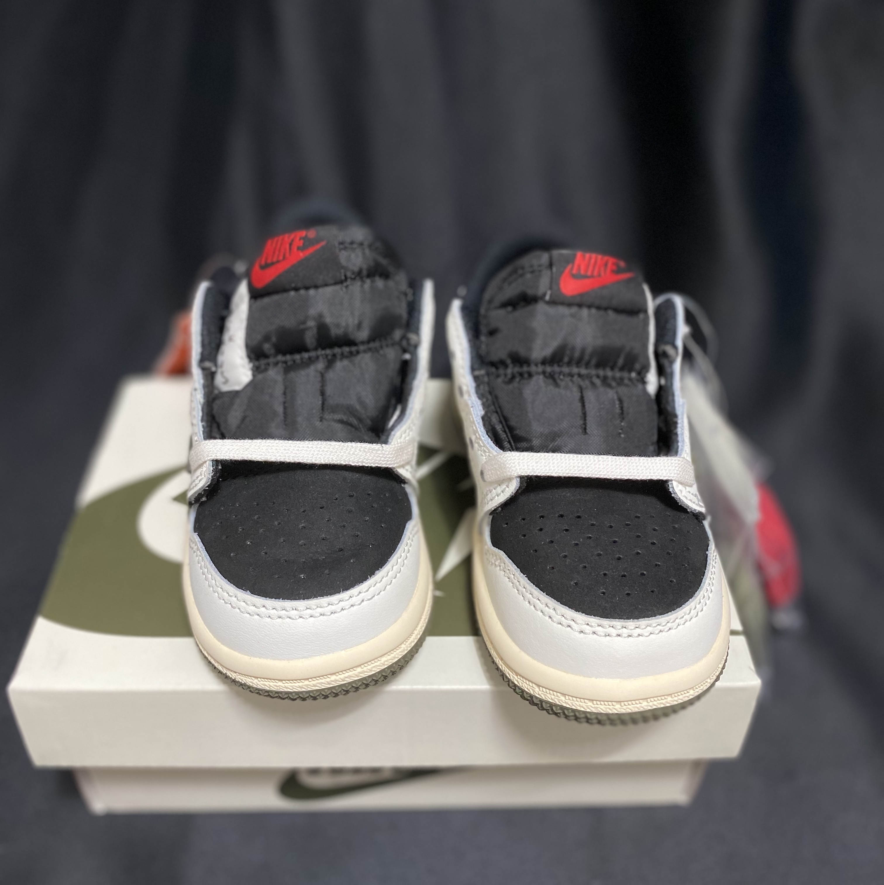 (TD) Jordan 1 x Travis Scott Retro Low OG SP Medium Olive 착용 스타일 - 2