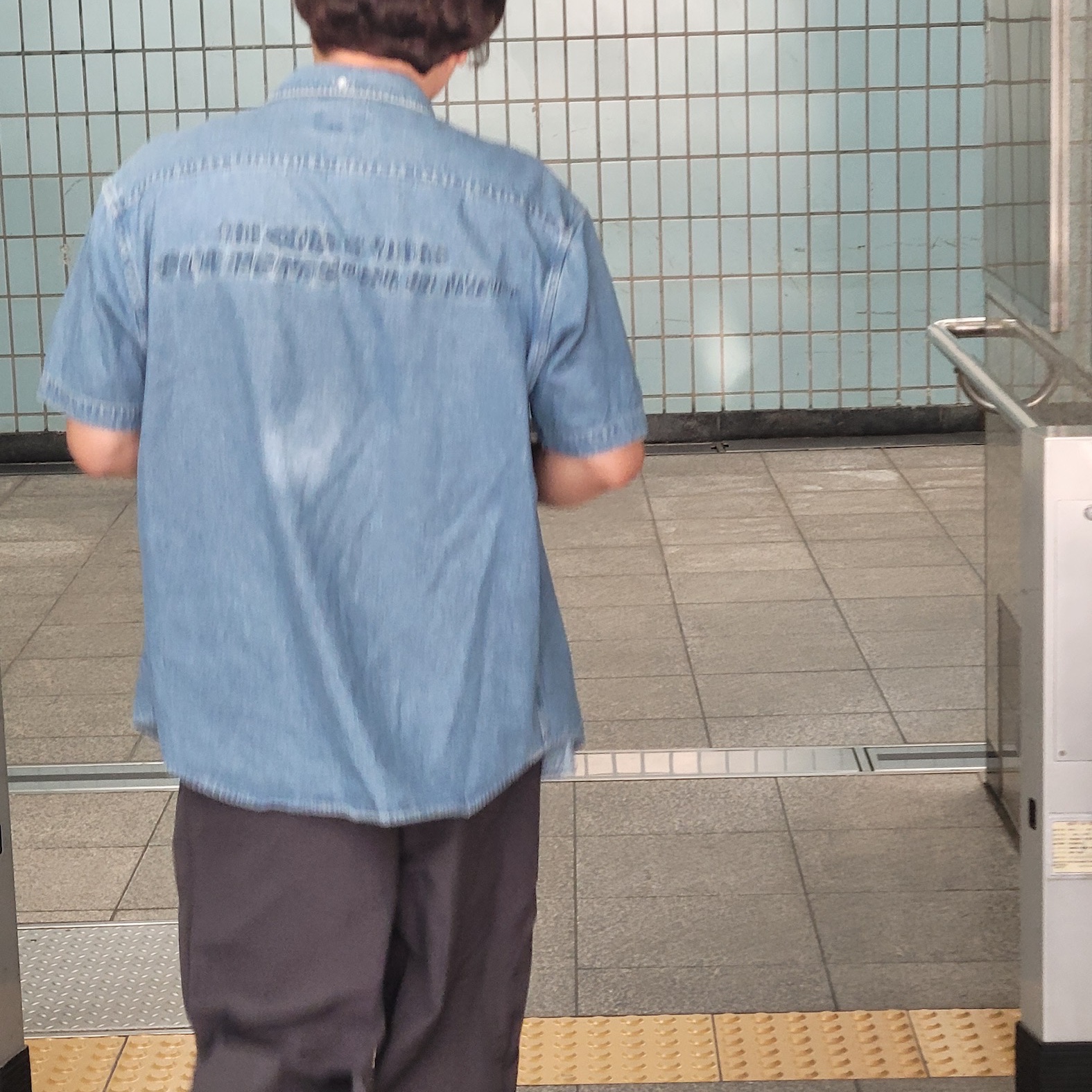 Supreme Embossed Denim S/S Shirt Blue - 21SS 착용 스타일