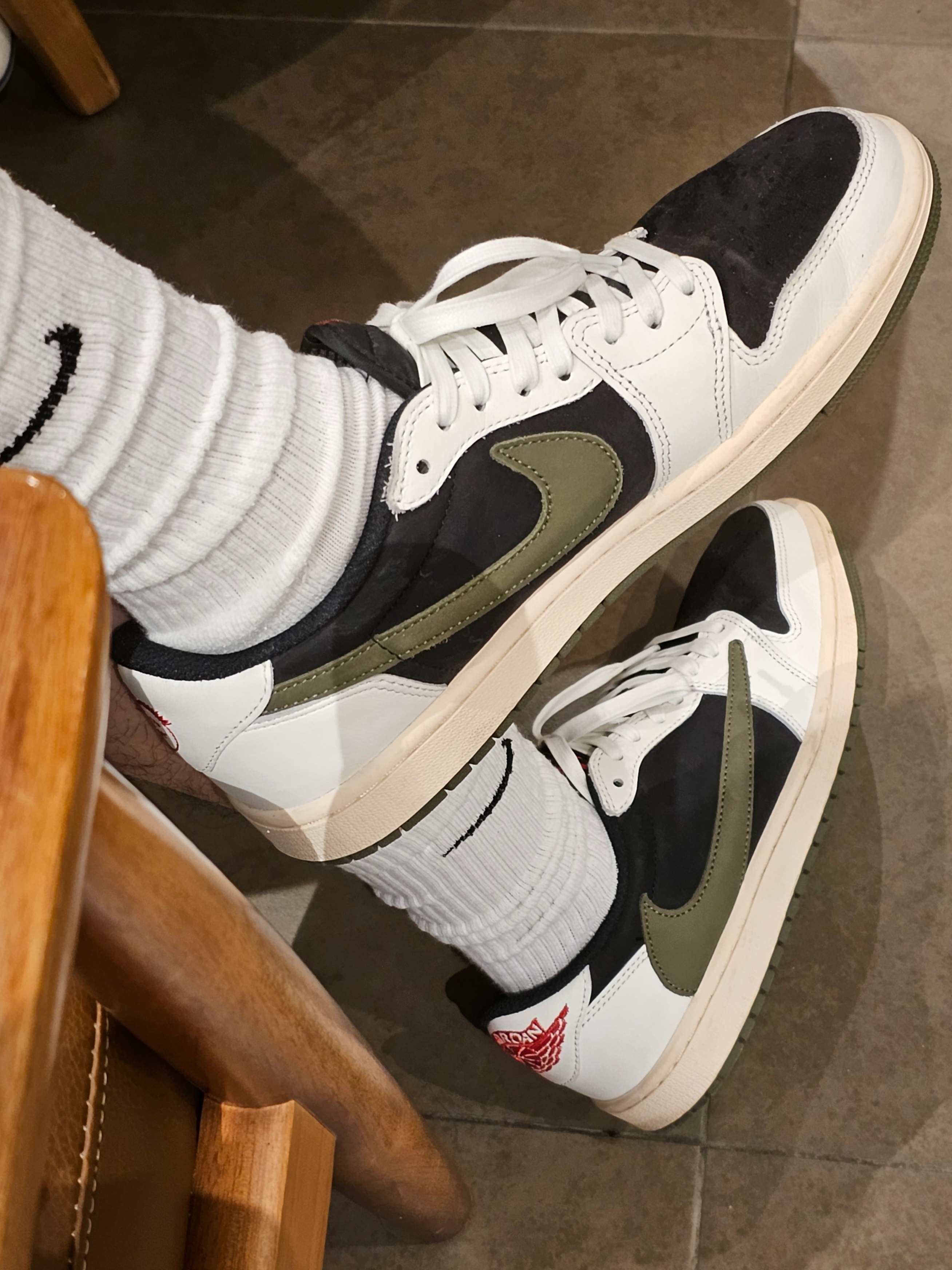 (W) Jordan 1 x Travis Scott Retro Low OG SP Medium Olive 착용 스타일