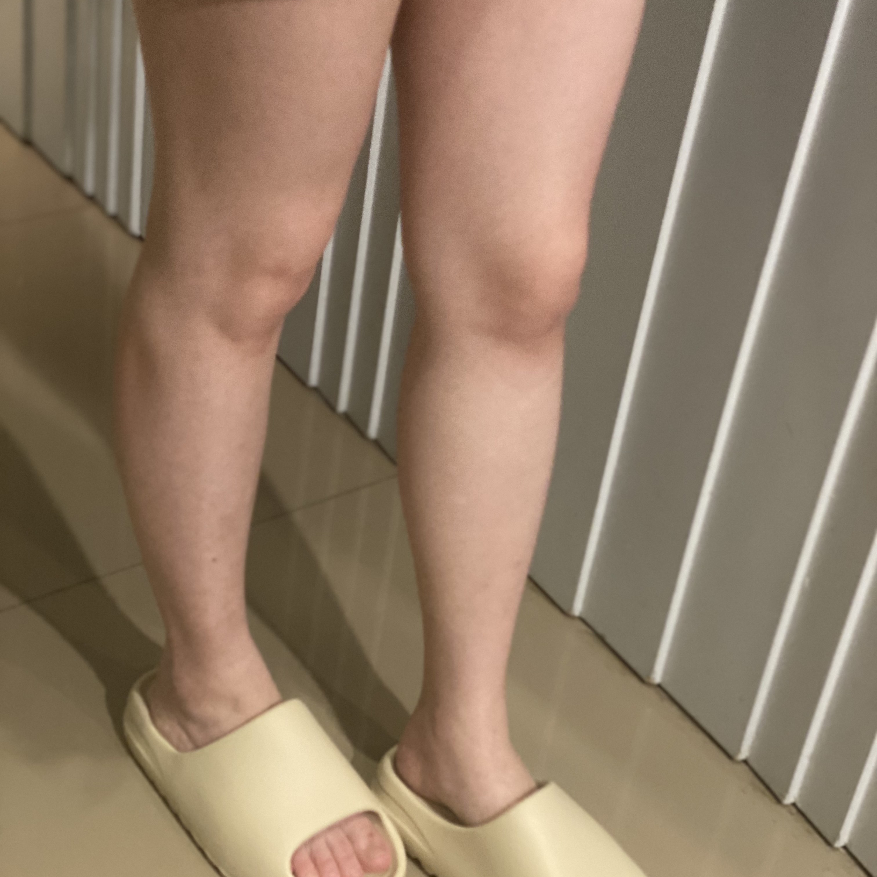 Adidas Yeezy Slide Bone 2022/2023 착용 스타일