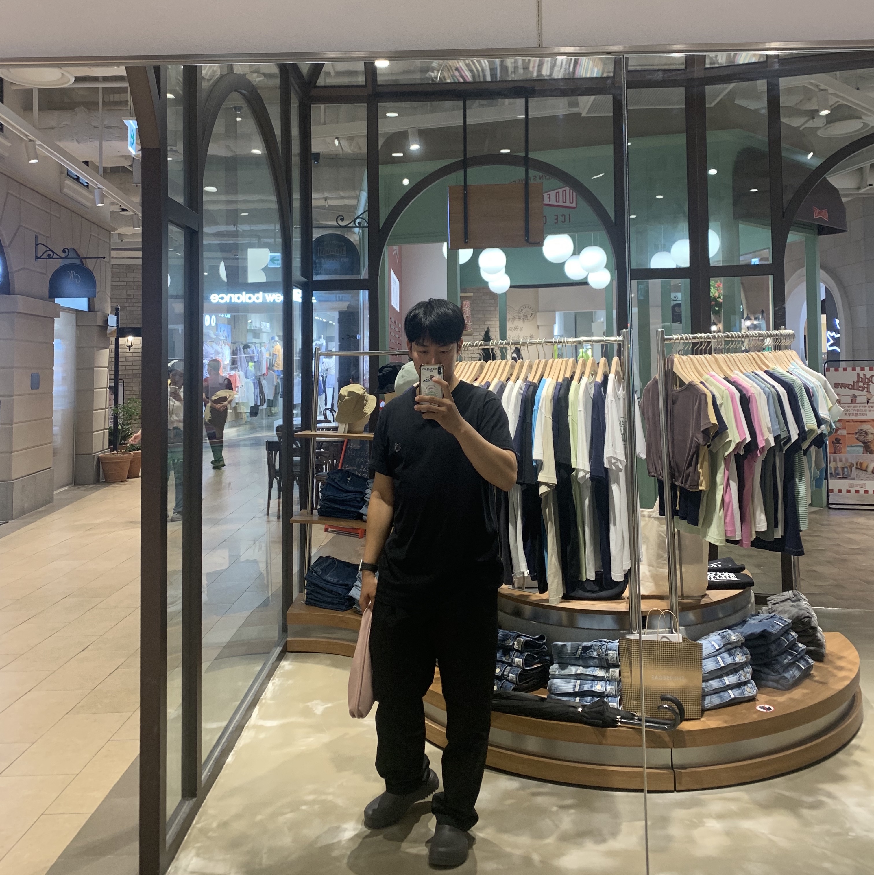 Maison Kitsune Monochrome Fox Head Classic T-Shirt Black, Apple Watch Nike SE 44mm Cellular Space Gray Aluminum Case Nike Sport Band USB C Anthracite Black (Korean Ver.) 착용 스타일
