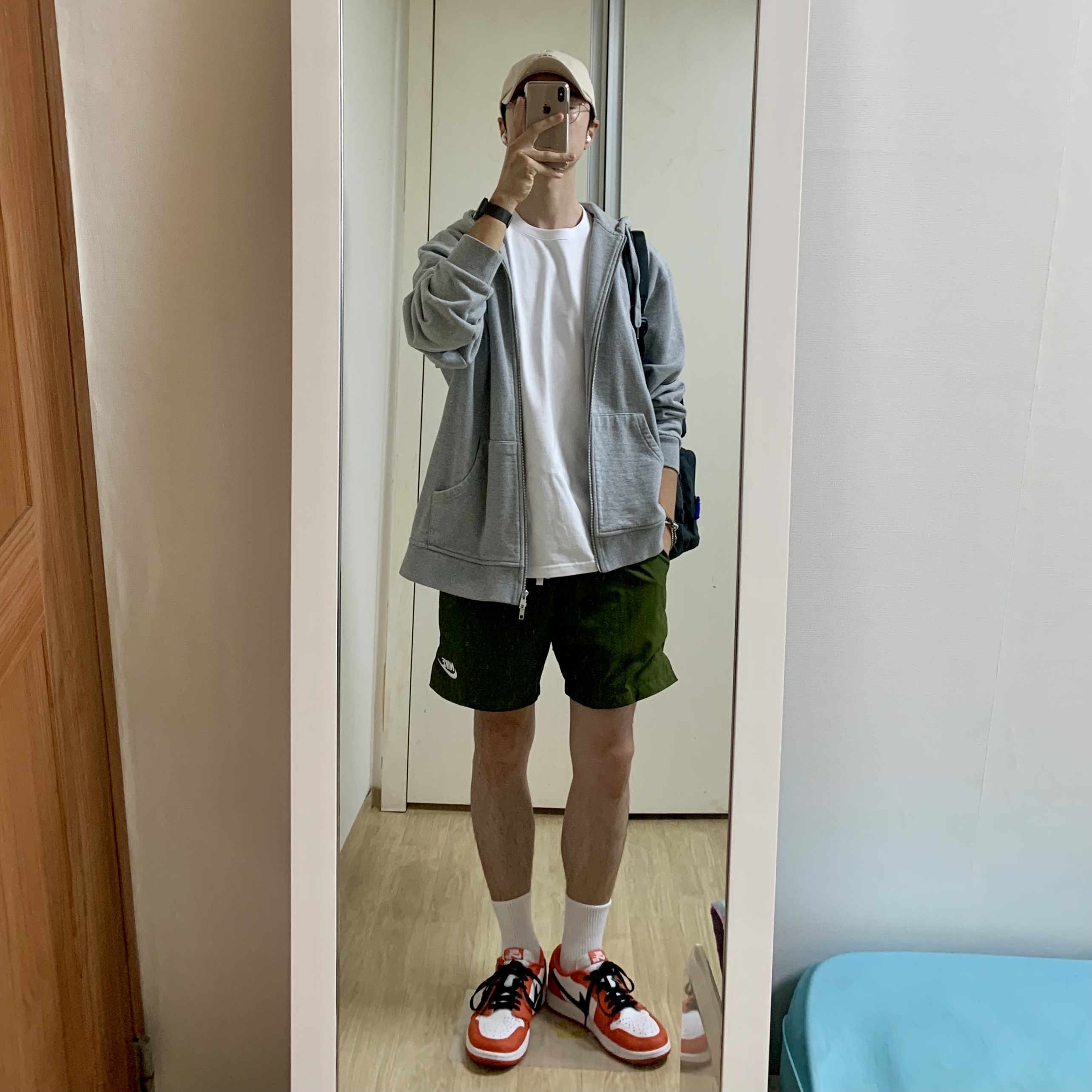 Jordan 1 Low OG Starfish, Nike NSW Woven Lined Flow Shorts Rough Green - Asia 착용 스타일 - 1