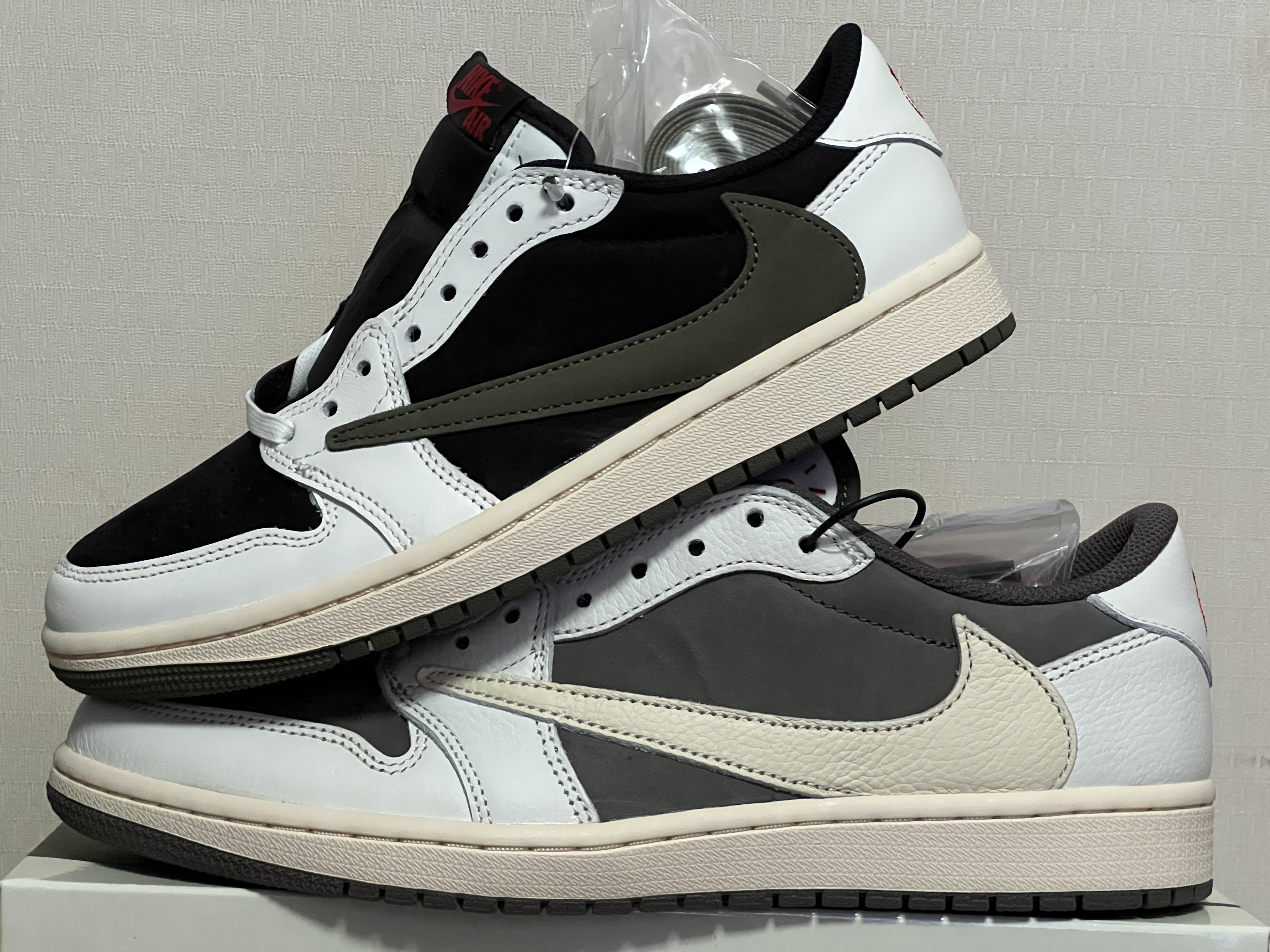 (W) Jordan 1 x Travis Scott Retro Low OG SP Medium Olive, Jordan 1 x Travis Scott Retro Low OG SP Sail and Ridgerock 착용 스타일