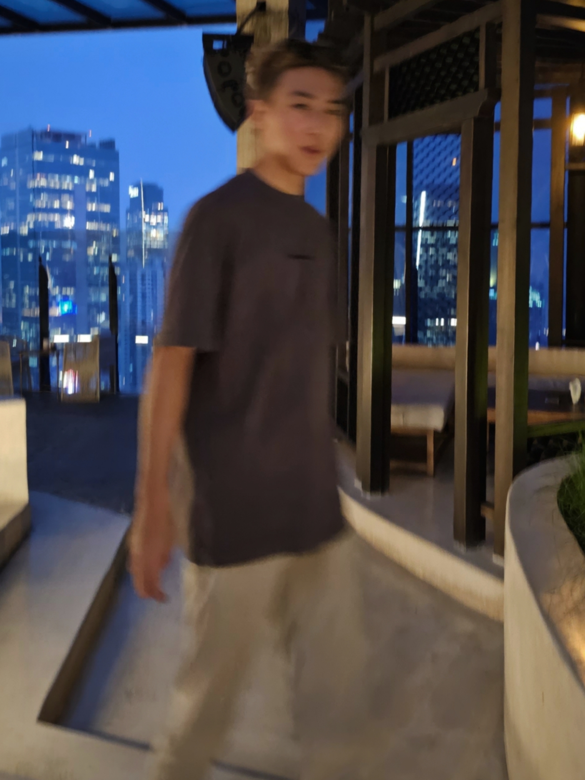 Balenciaga Back T-Shirt Medium Fit Grey, Gucci Silver Ring With SquareG Silver Aged Finish 착용 스타일 - 4