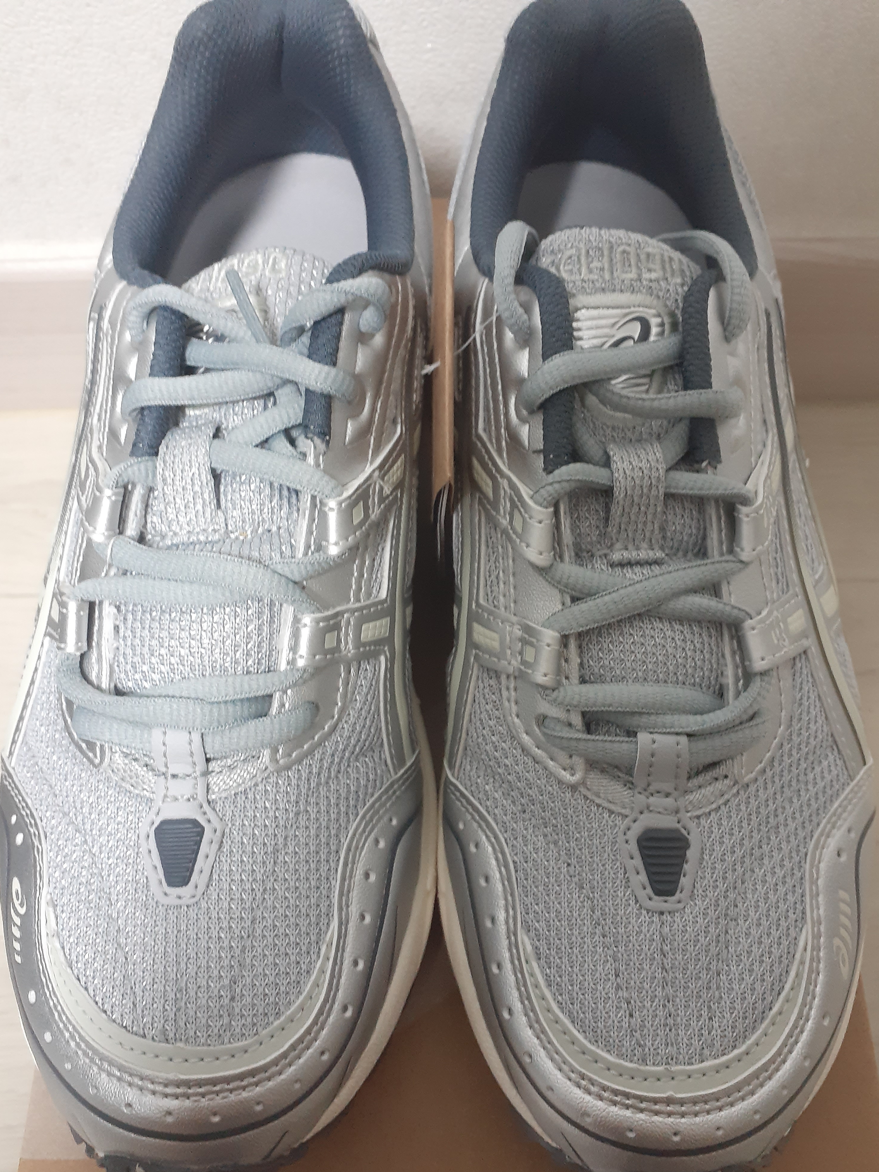 Asics Gel-1090 Piedmont Grey 착용 스타일