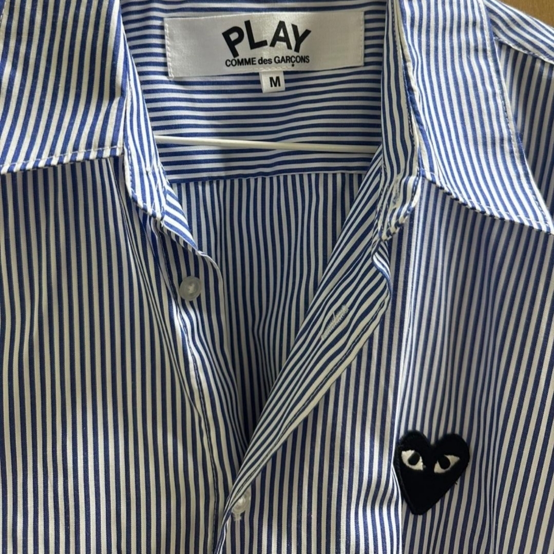 Play Comme des Garcons Striped Black Heart Shirt Blue 착용 스타일