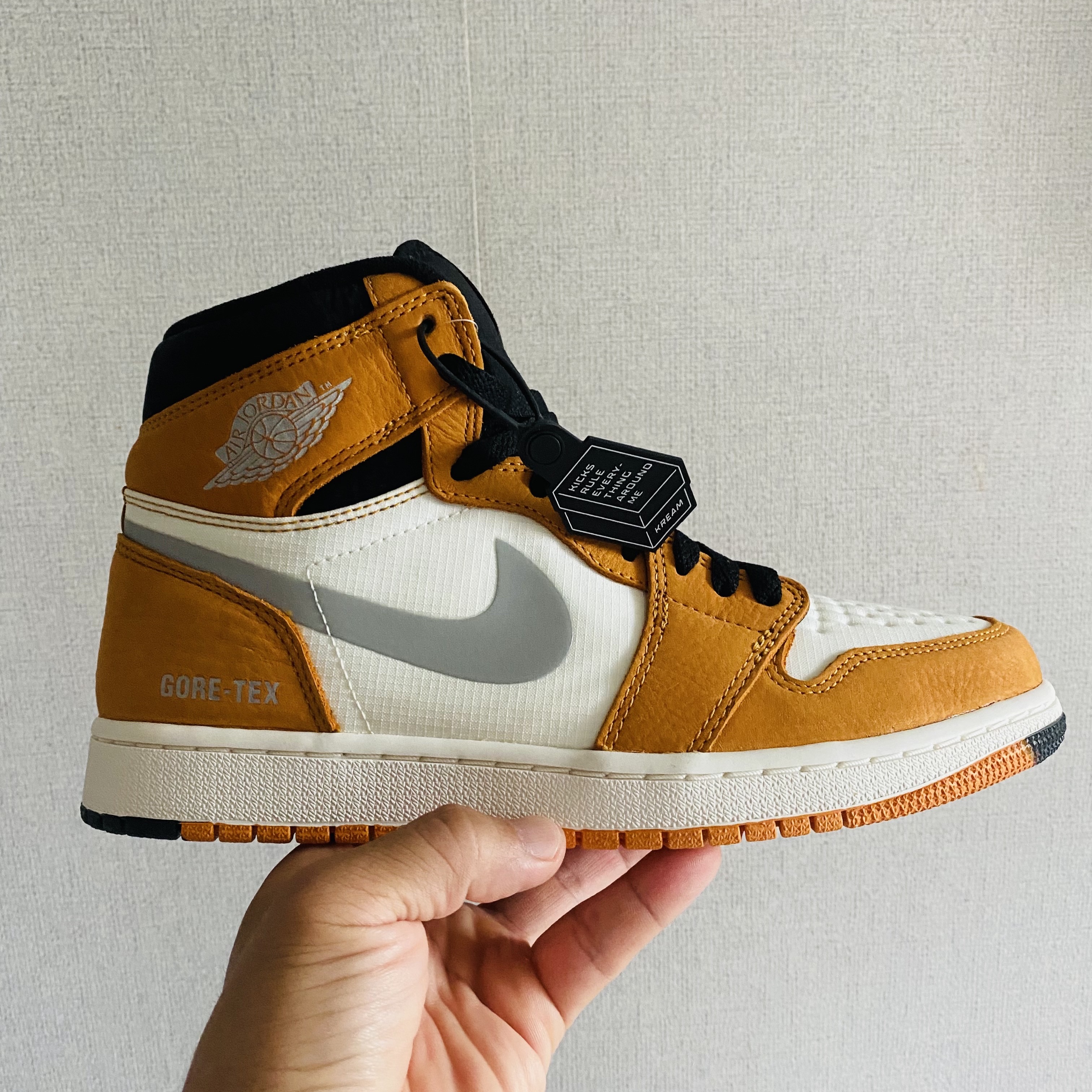 Jordan 1 Element Gore-Tex Light Curry 착용 스타일 - 1