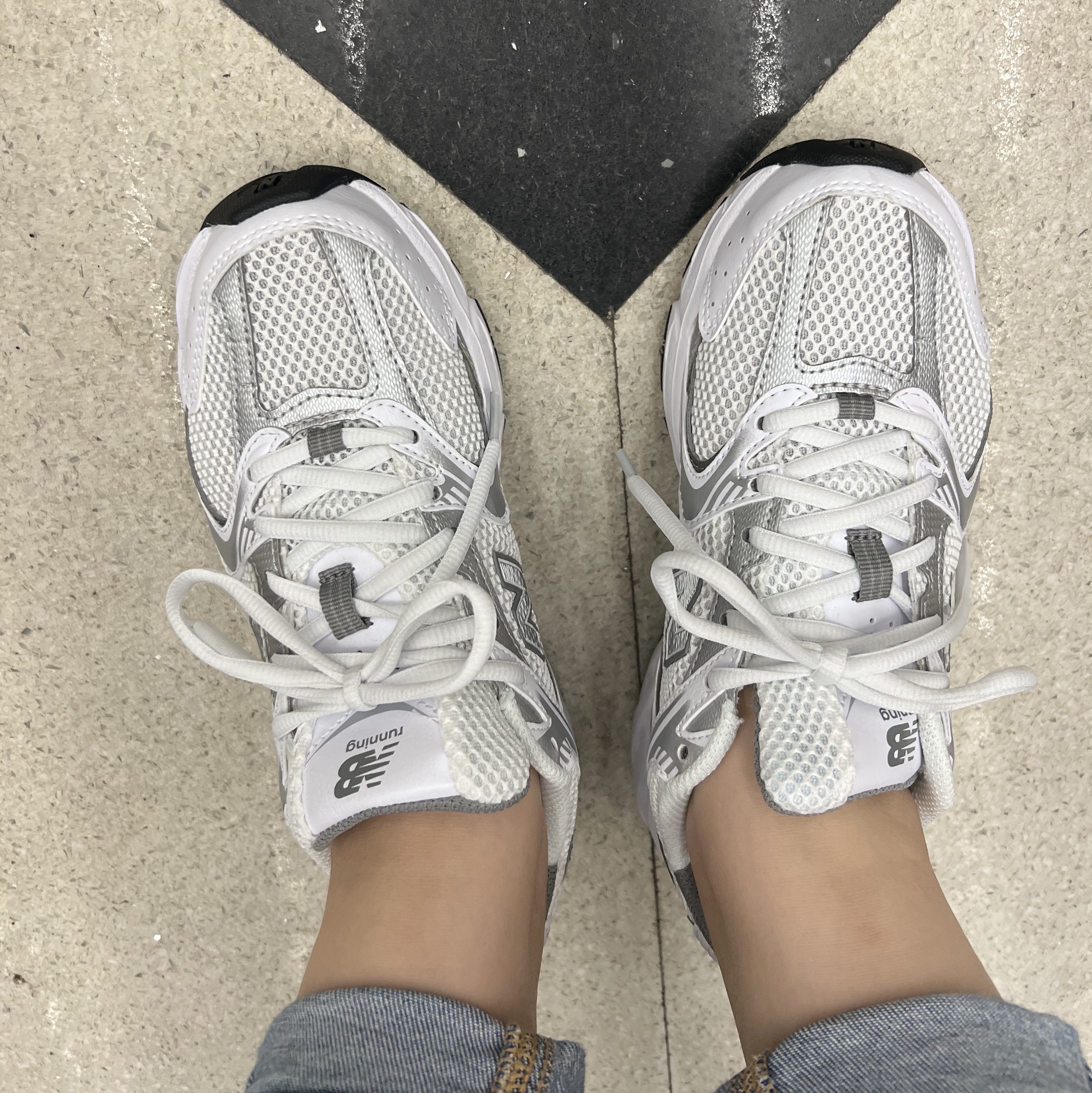 New Balance 530 White Silver 착용 스타일