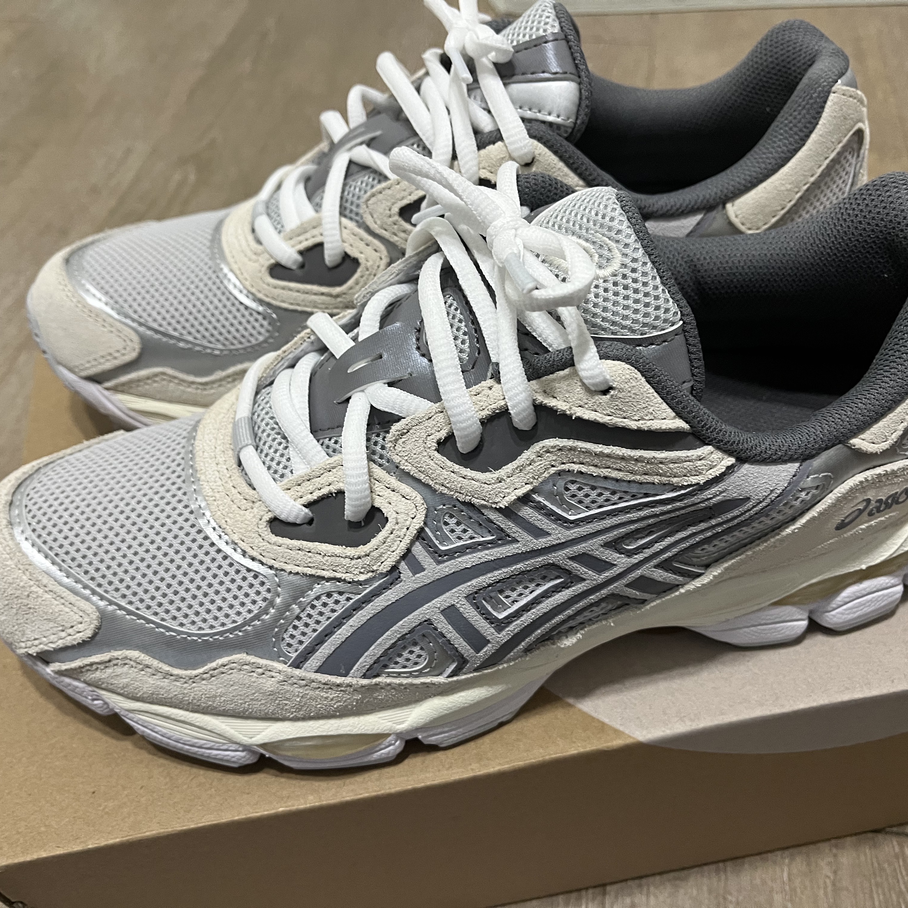 Asics Gel-NYC Concrete Oatmeal 착용 스타일