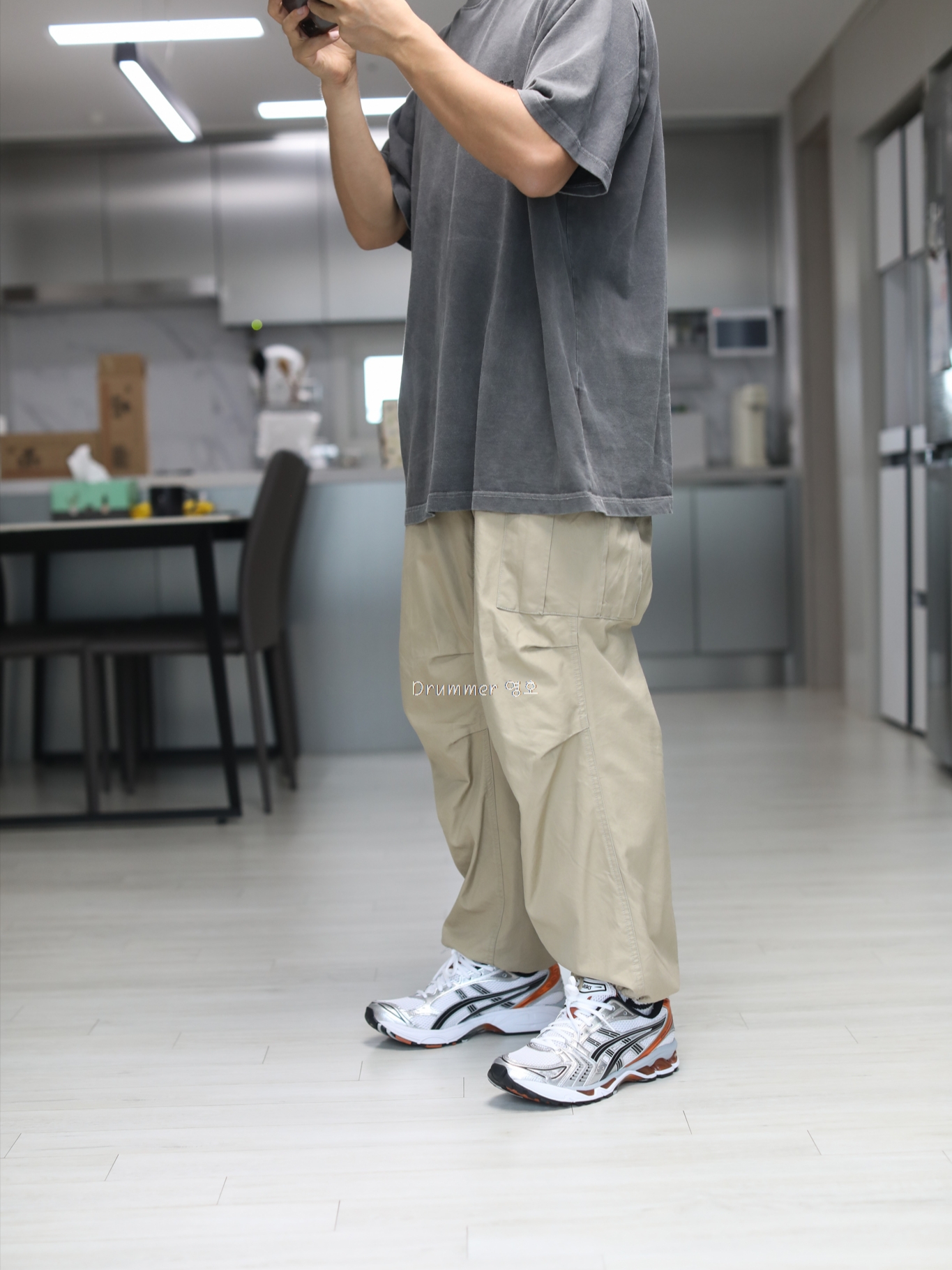 Asics Gel-Kayano 14 White Piquant Orange 착용 스타일 - 1