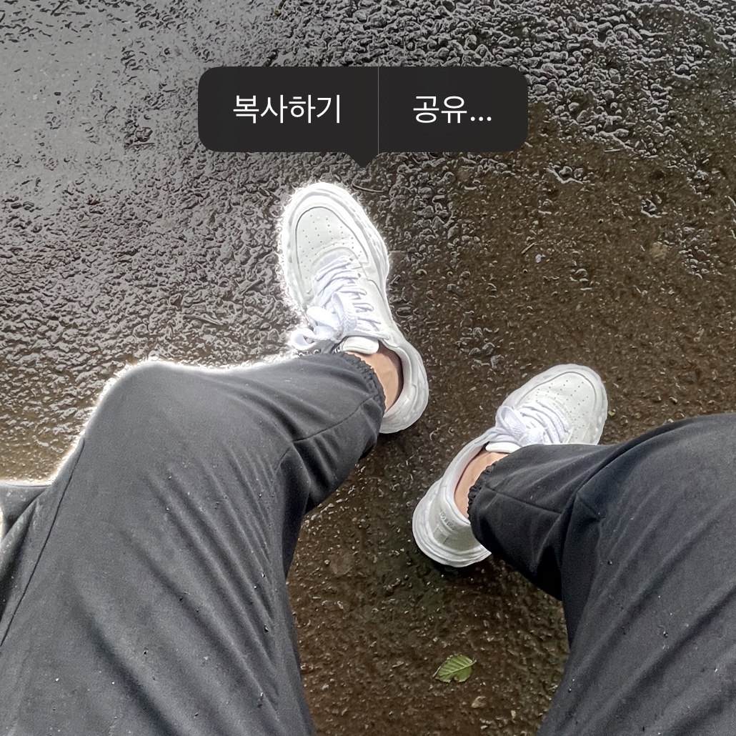Maison Mihara Yasuhiro Wayne OG Sole Leather Low-top Sneakers White 착용 스타일 - 3