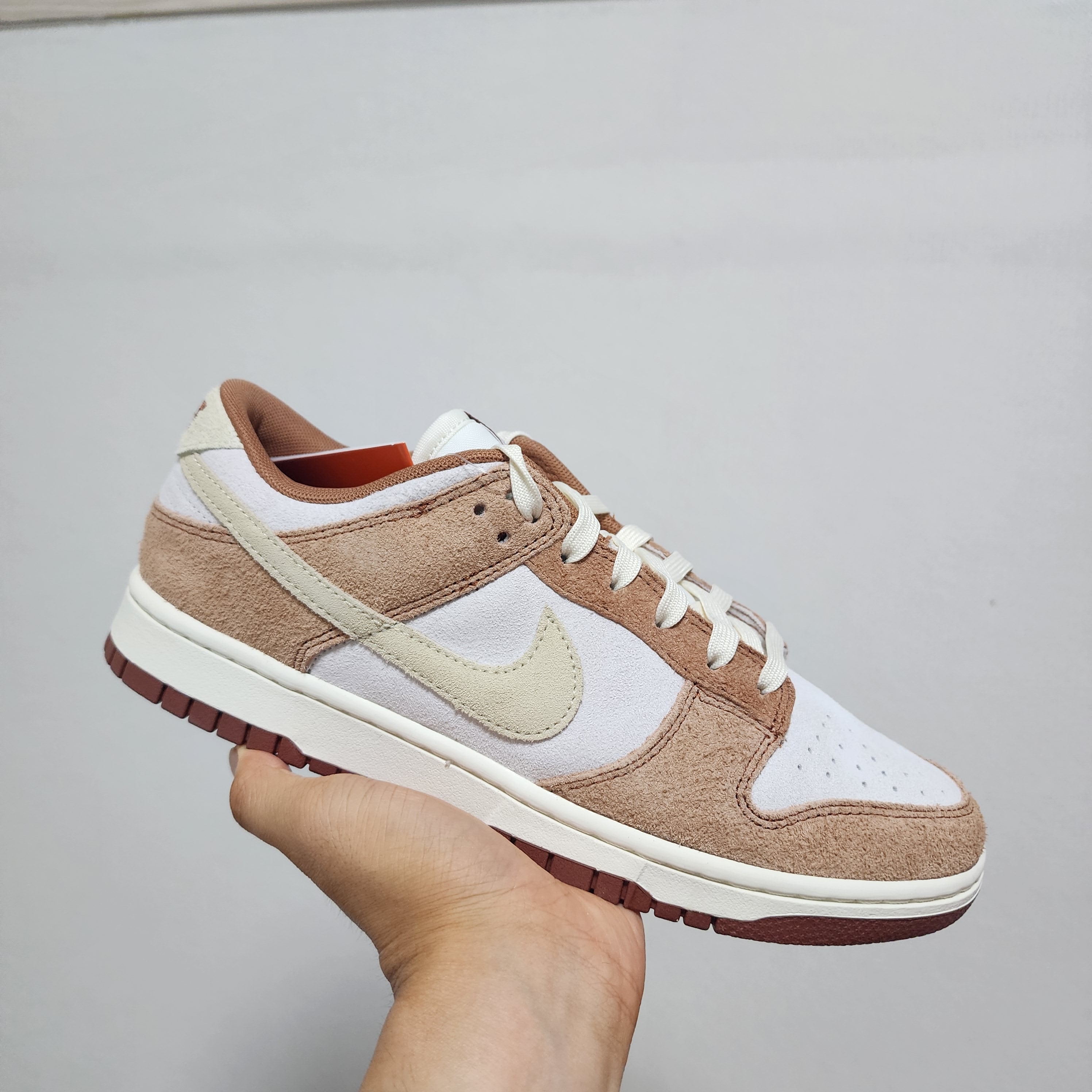 Nike Dunk Low Pro Premium Medium Curry 착용 스타일