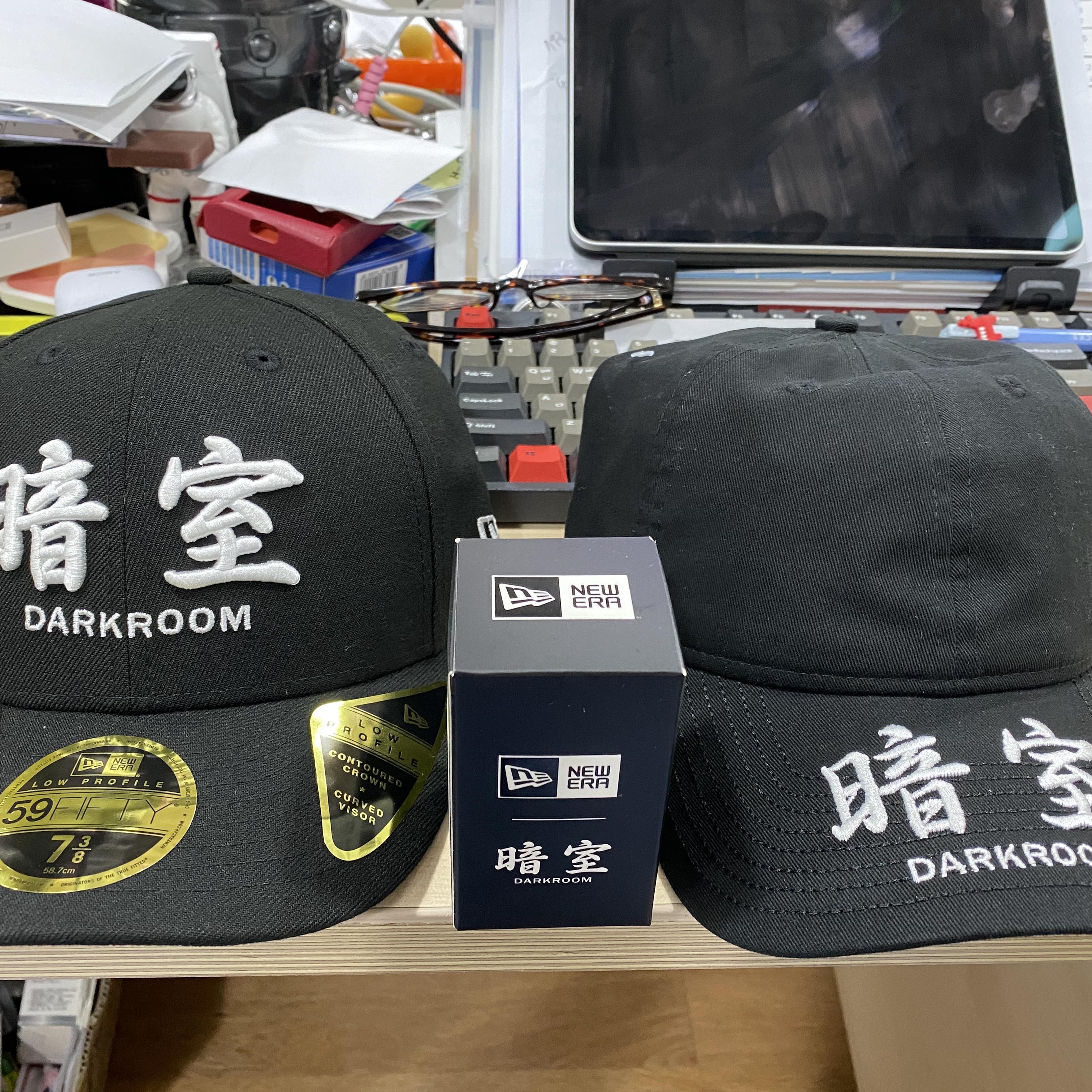 Darkr8m Studio x New Era Unstructured Ball Cap Black, Darkr8m Studio x New Era FFALO Figure Black 착용 스타일