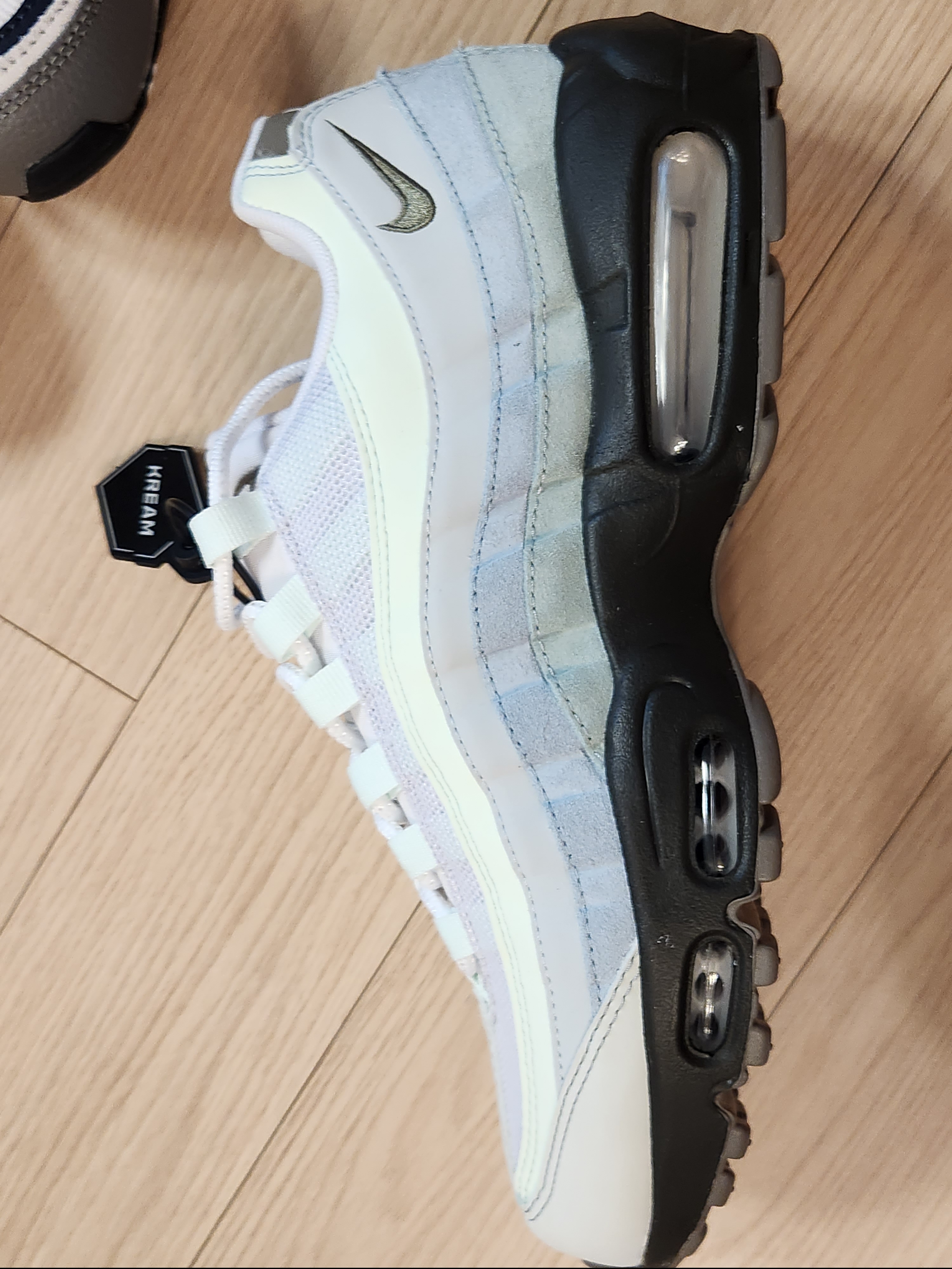 Nike Air Max 95 Sequoia 착용 스타일