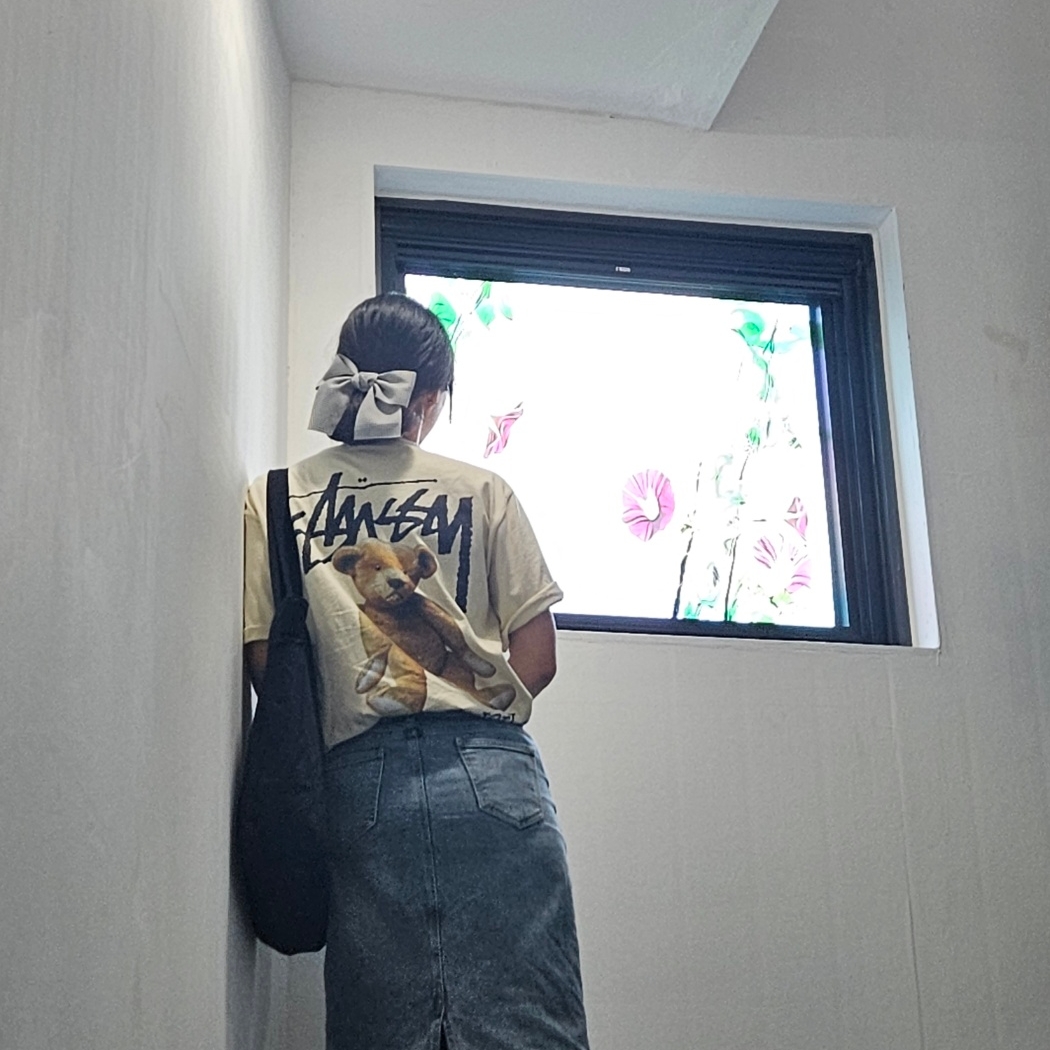 Stussy Built Tough T-Shirt Putty 착용 스타일