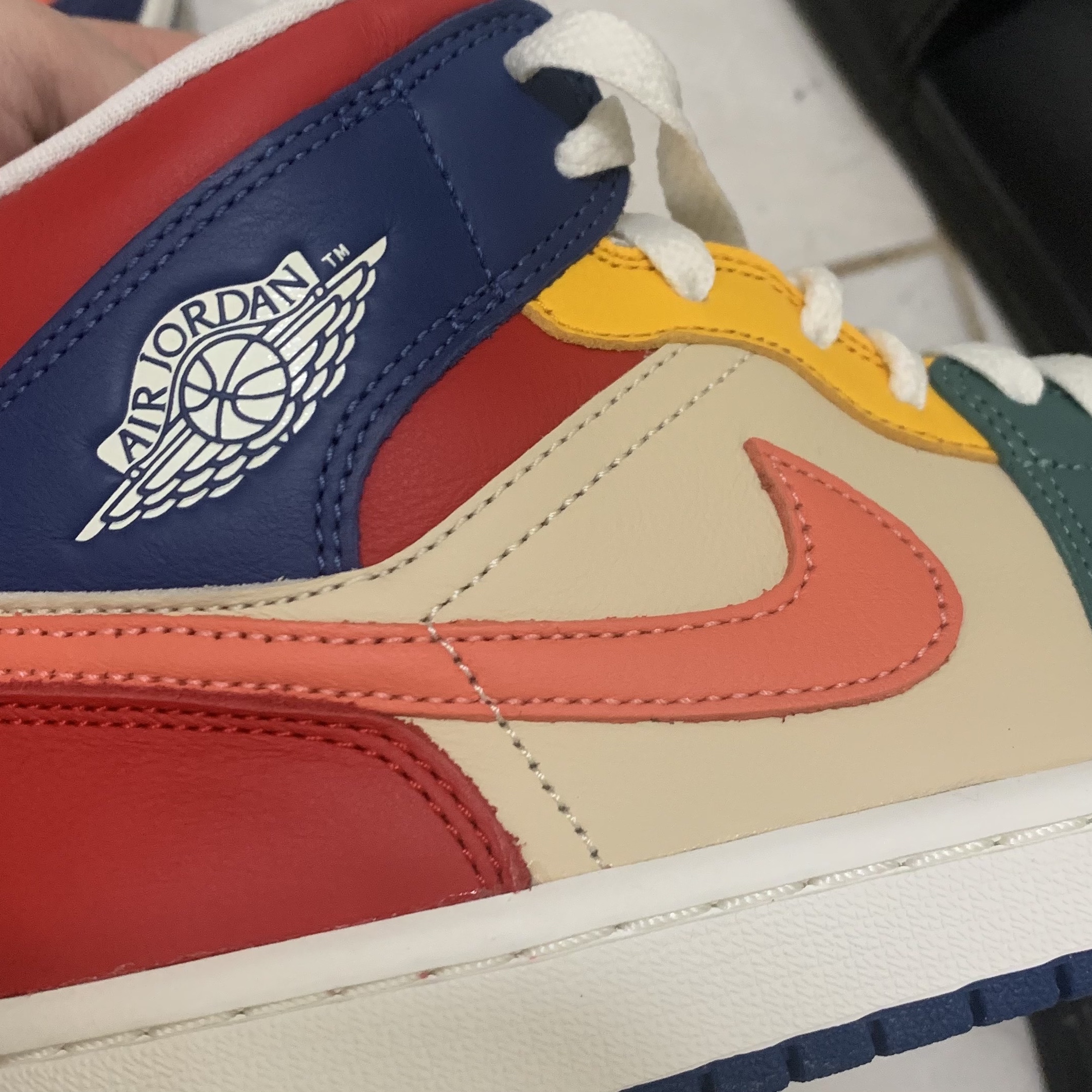 (W) Jordan 1 Mid SE French Blue Magic Amber 착용 스타일