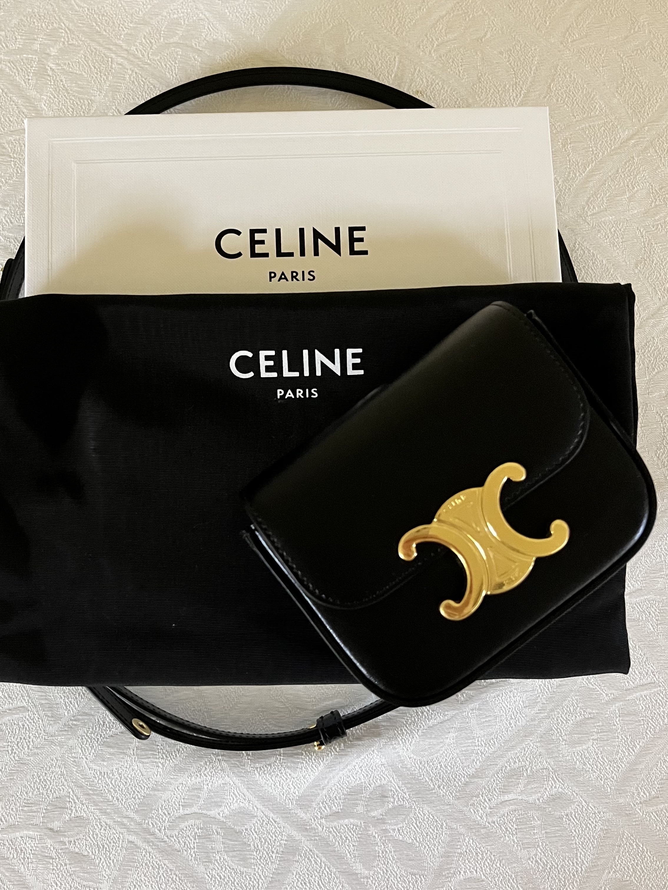 Celine Mini Claude in Shiny Calfskin Black 착용 스타일 - 3