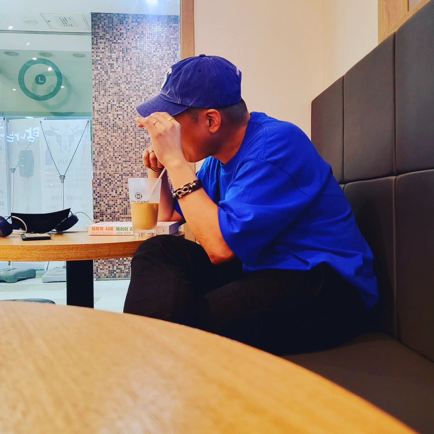 Supreme Crown T-Shirt Royal - 23SS, Supreme Pigment Canvas S Logo 6-Panel Navy - 23SS 착용 스타일 - 2