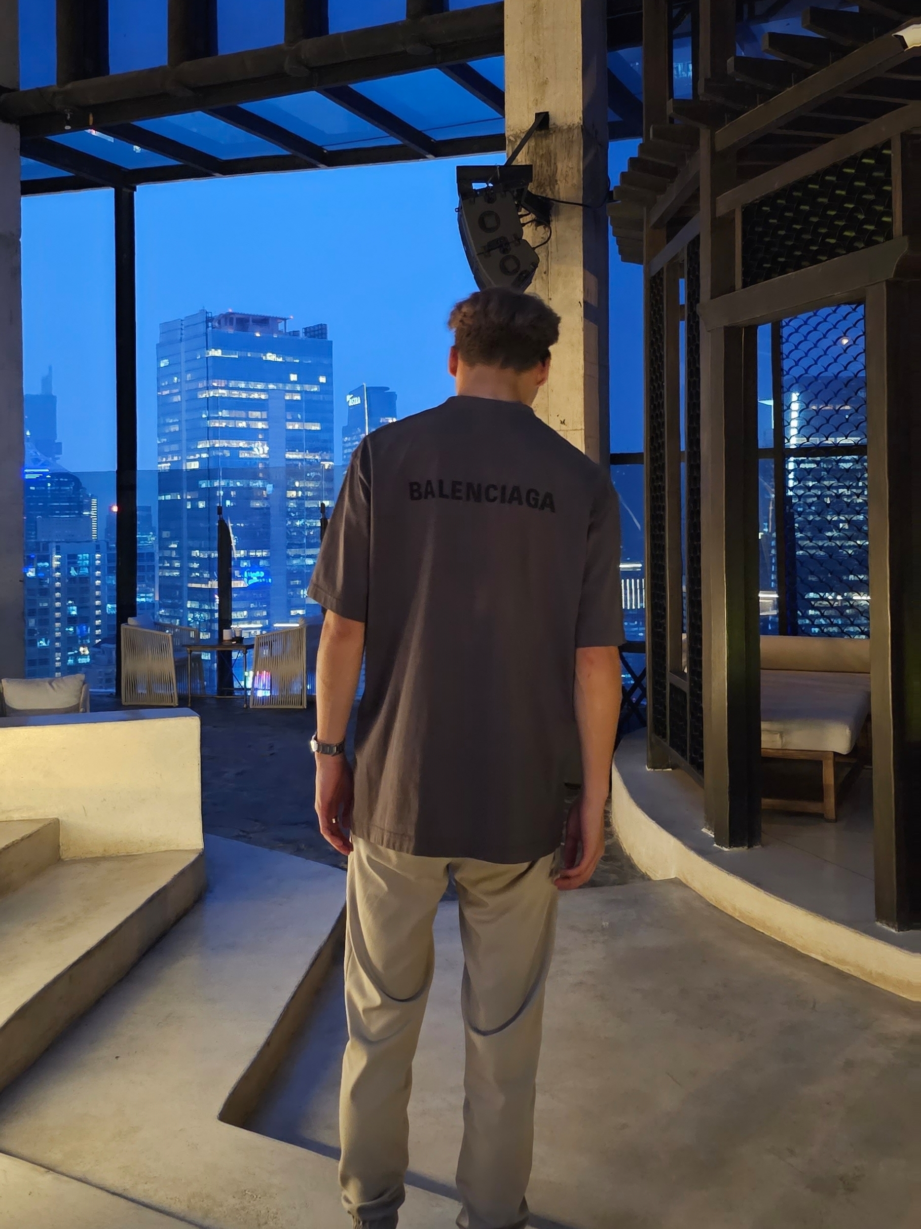 Balenciaga Back T-Shirt Medium Fit Grey, Gucci Silver Ring With SquareG Silver Aged Finish 착용 스타일 - 1