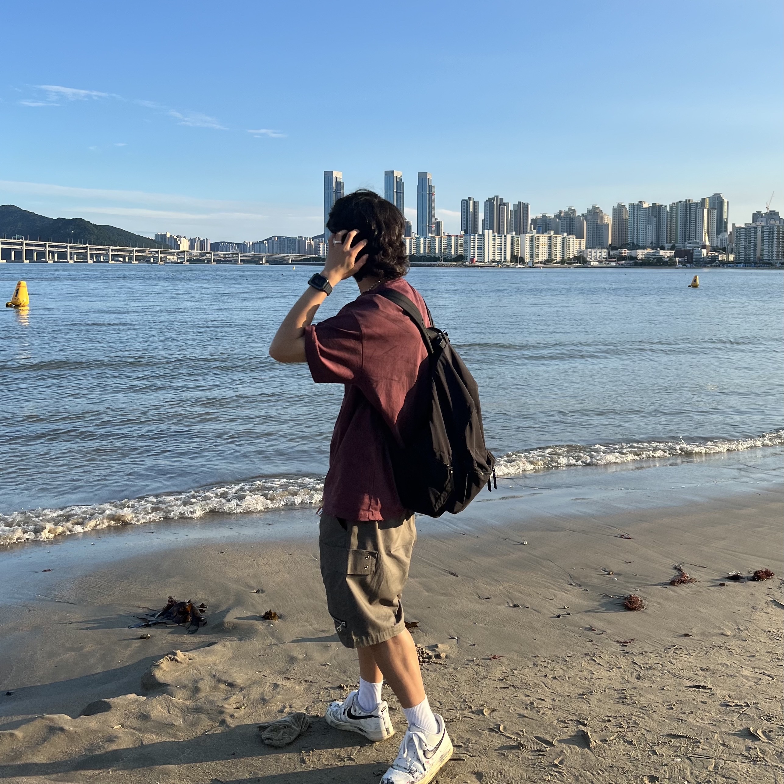 Nos Couleurs No Comment T-Shirt Burgundy, Nike x Peaceminusone Air Force 1 Low Para-Noise 2.0 착용 스타일 - 1