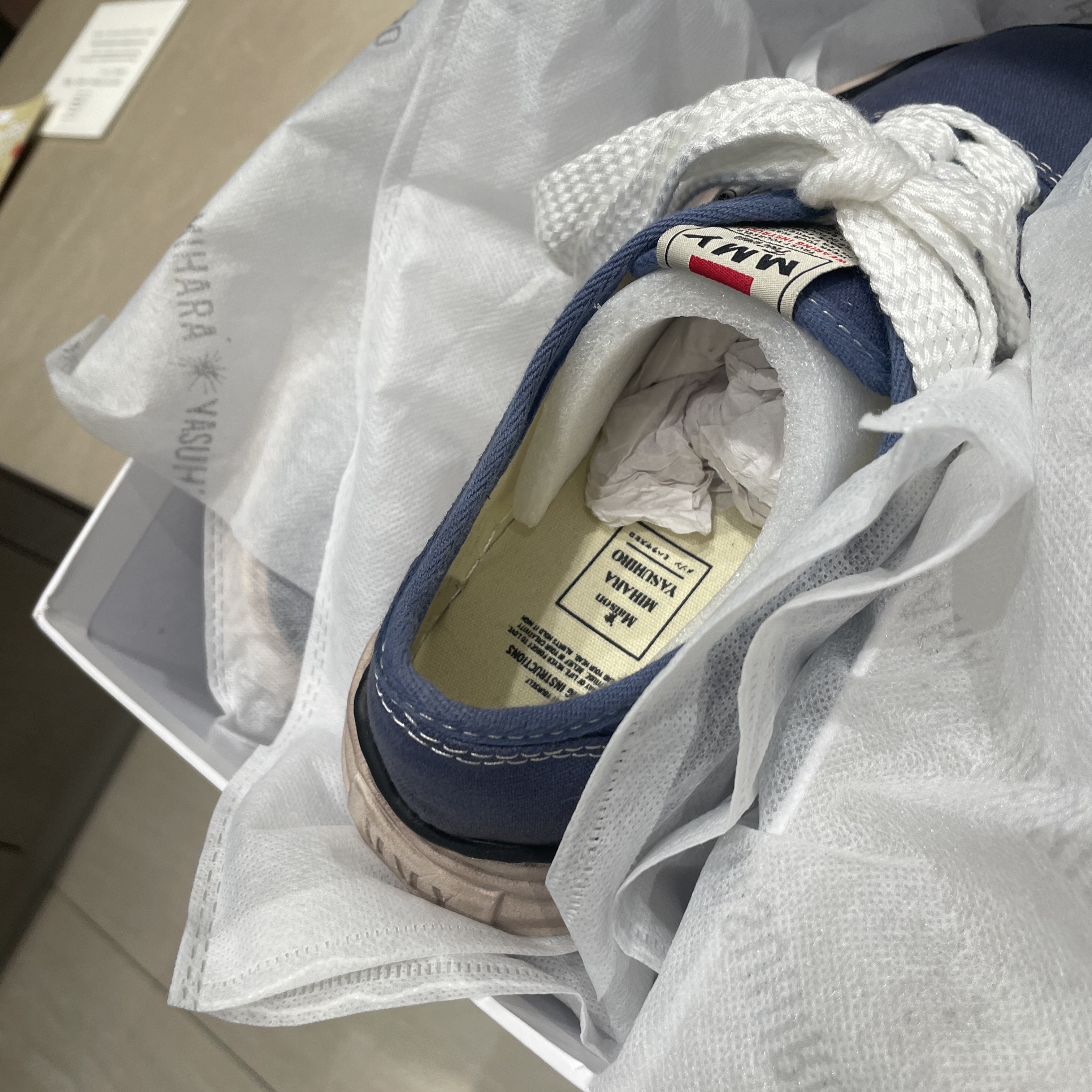 Maison Mihara Yasuhiro Baker OG DE Sole Canvas Low-top Sneakers Navy 착용 스타일 - 2