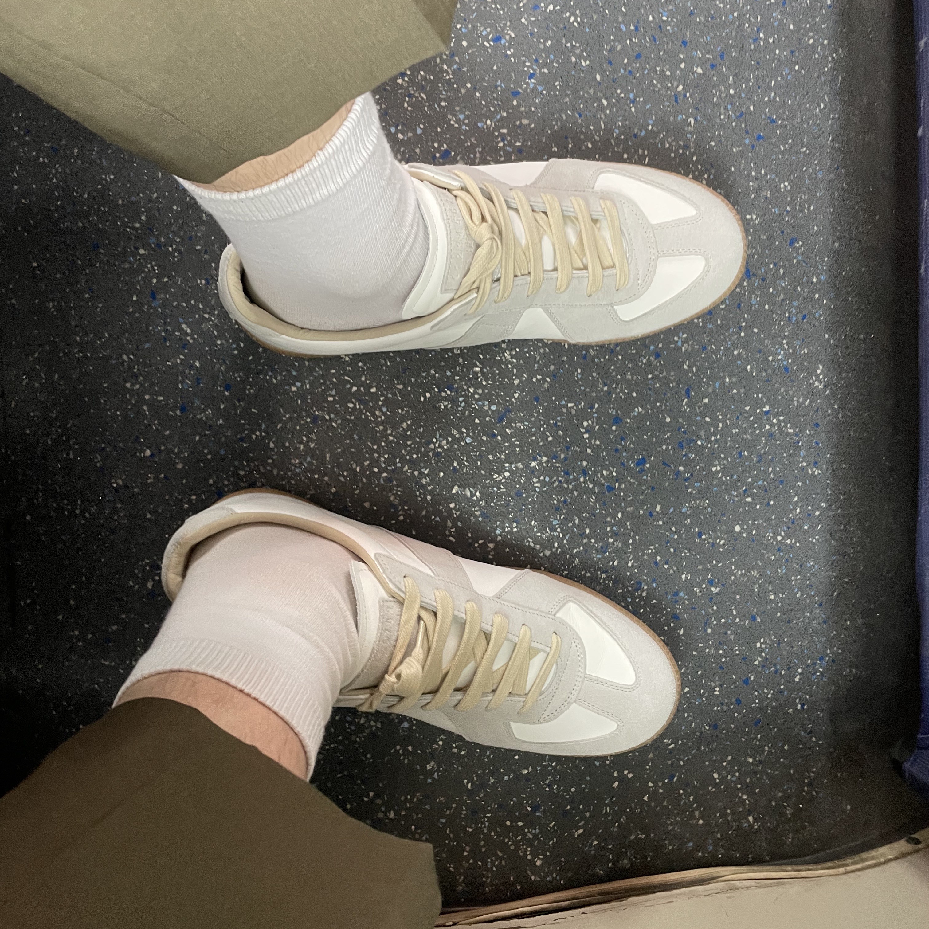 Maison Margiela Calfskin Replica Sneakers 착용 스타일