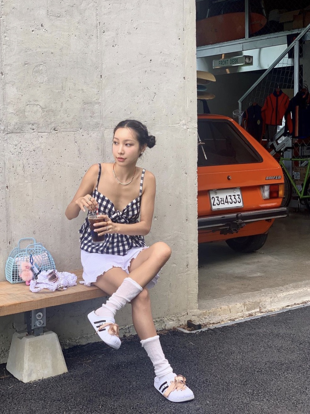Adidas Adilette Clog White Black 착용 스타일