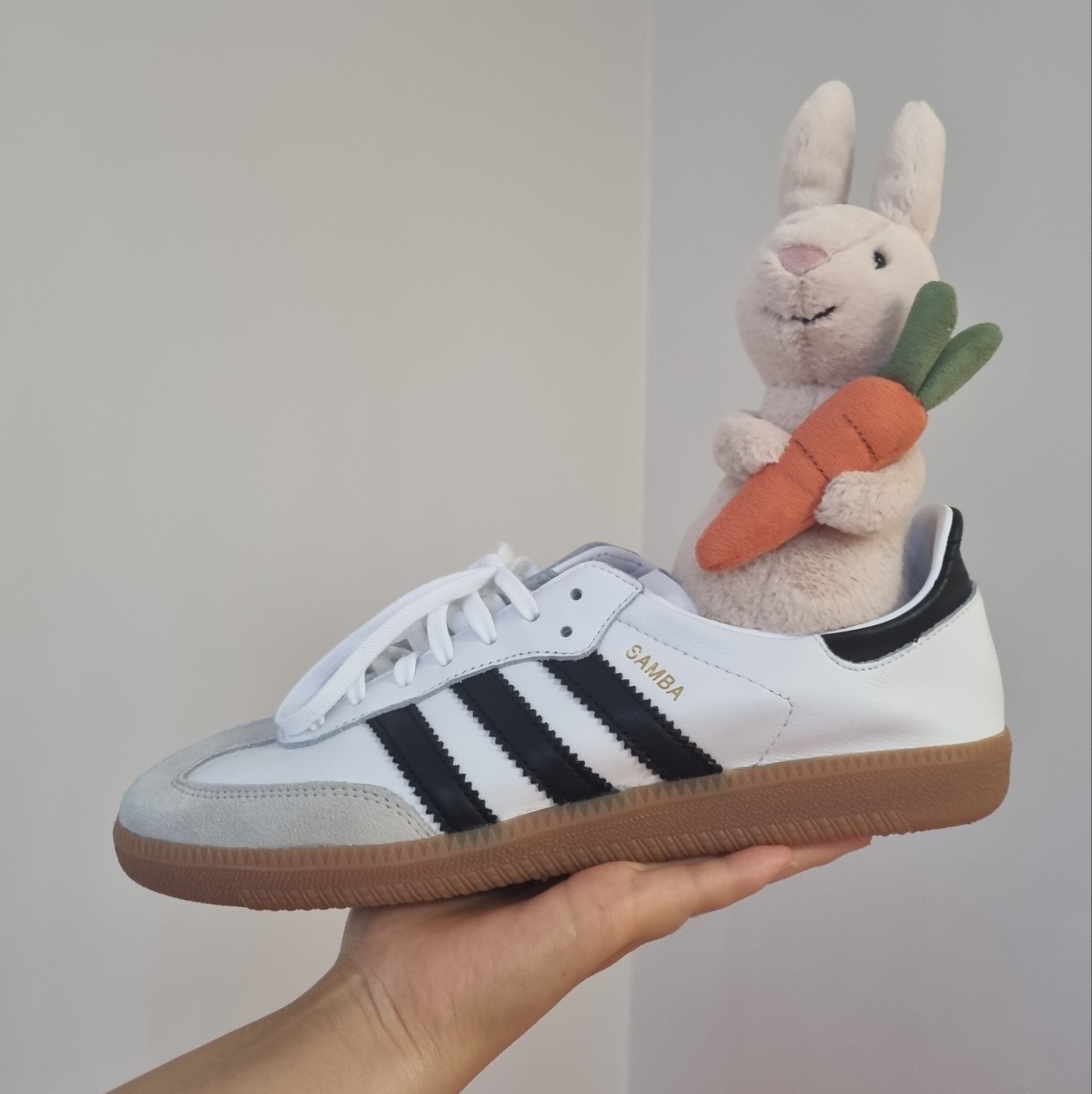 Adidas Samba Decon Cloud White 착용 스타일